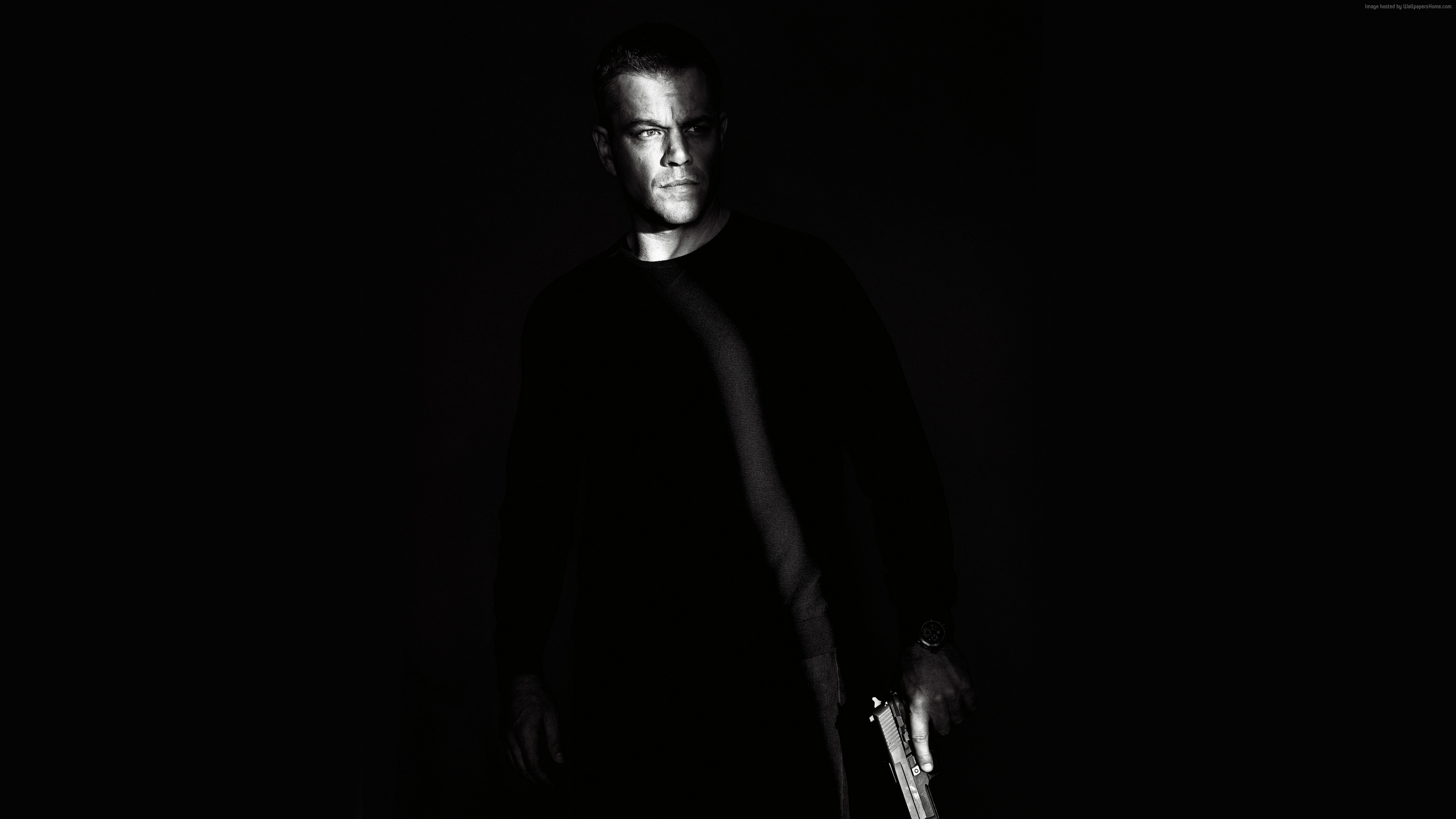 Matt Damon as Jason Bourne holding a gun HD Wallpaper