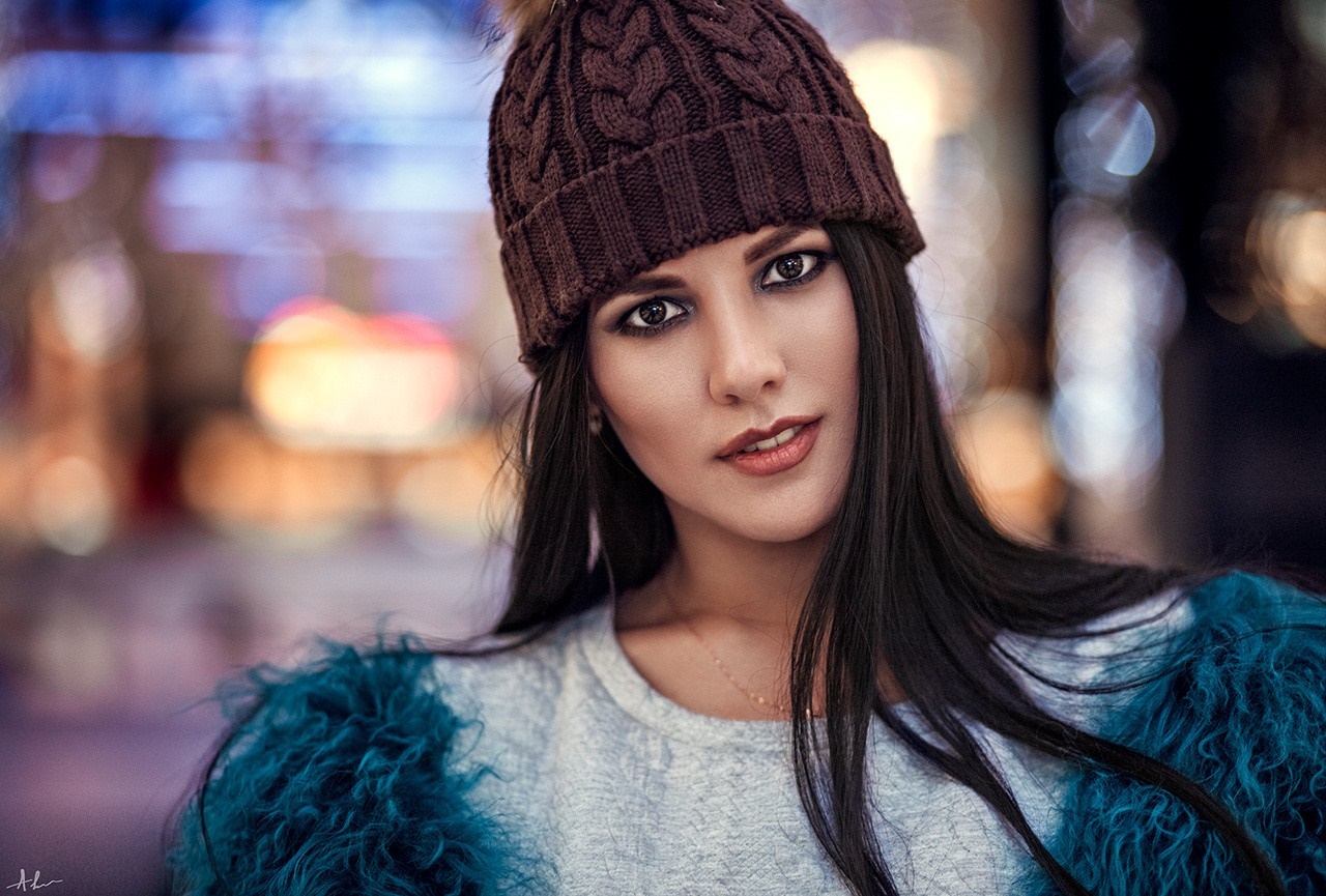 Woman wearing a brown knit hat and blue fur coat HD Wallpaper