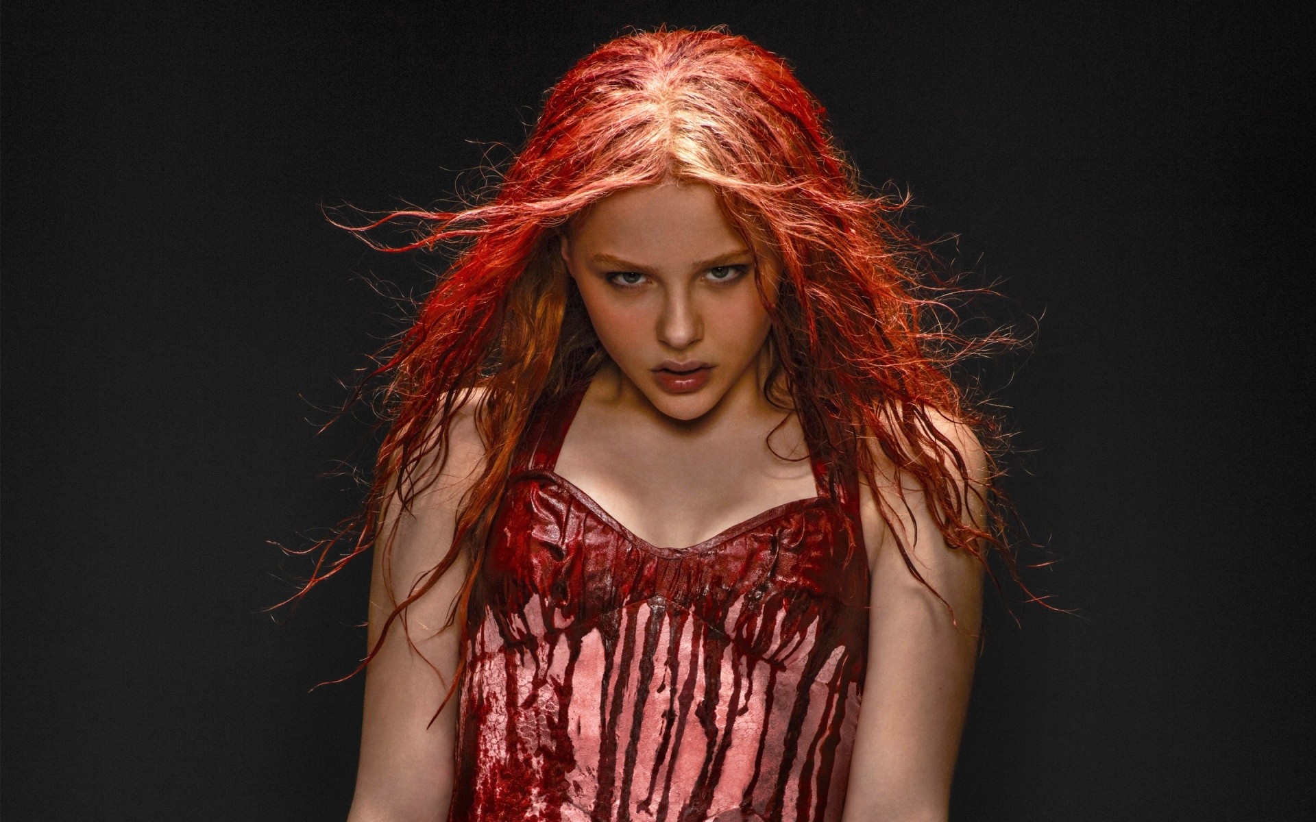 Chloe Grace Moretz with wet red hair HD Wallpaper