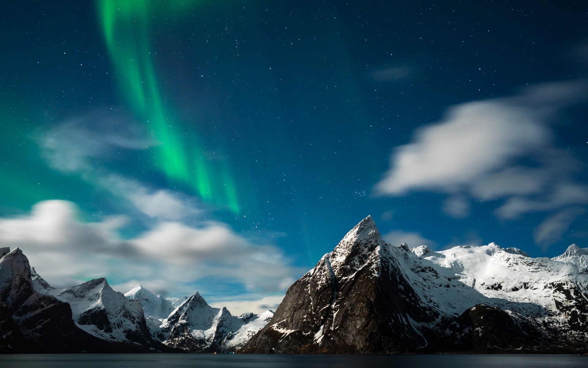 Aurora Borealis over snow-capped mountains and water HD Wallpaper