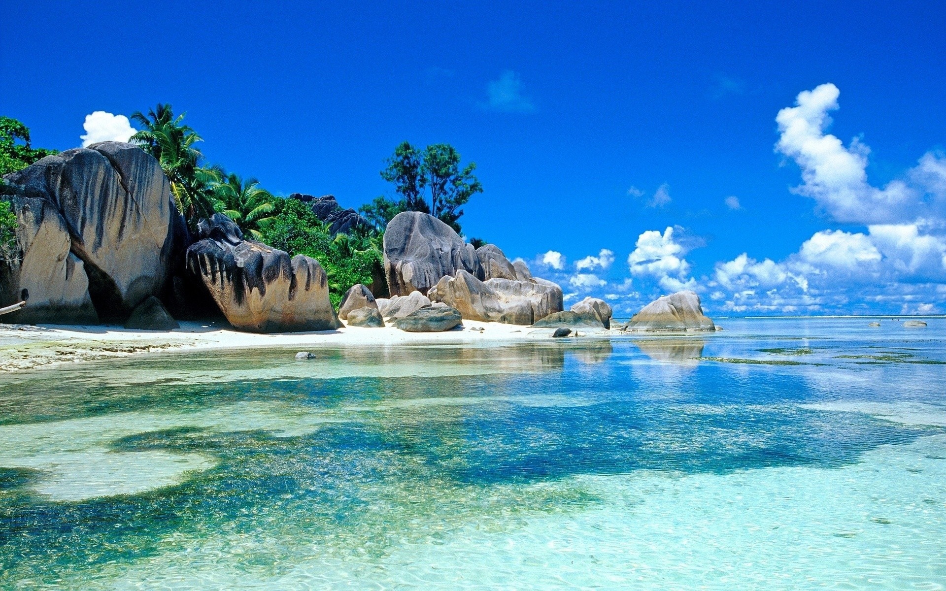 Tropical island beach with granite boulders and clear turquoise water HD Wallpaper