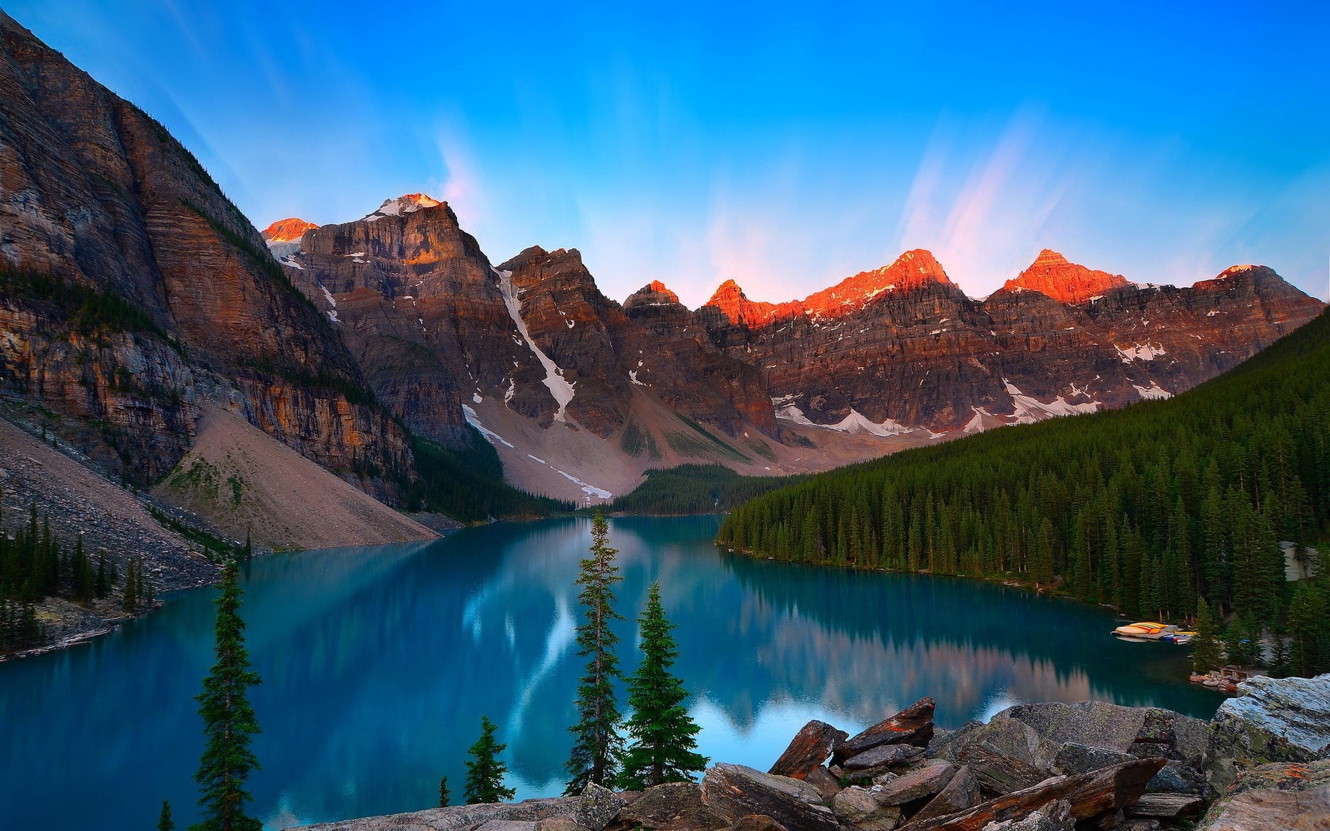 Moraine Lake and Valley of the Ten Peaks at sunrise HD Wallpaper