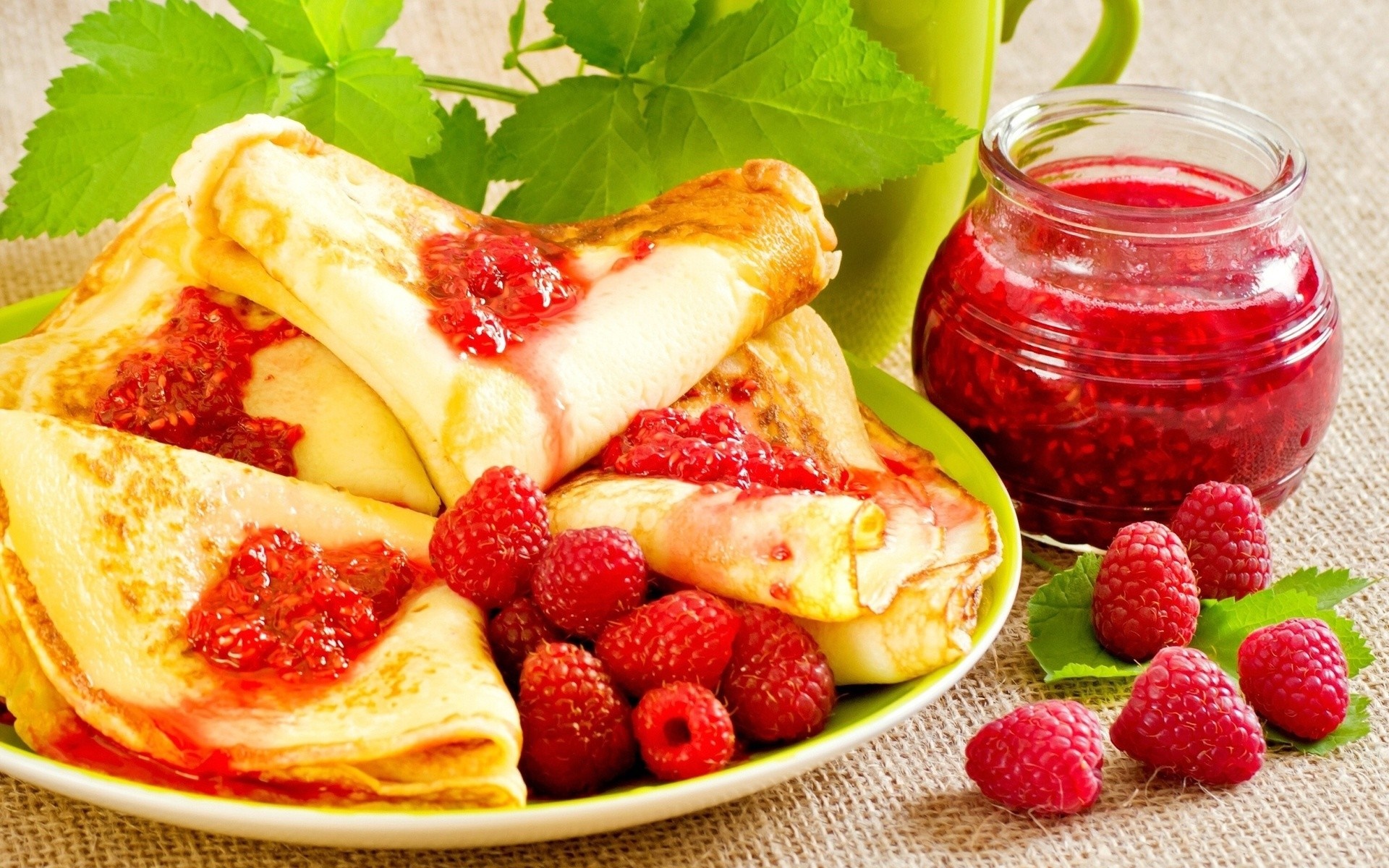 Pancakes with raspberries and jam HD Wallpaper