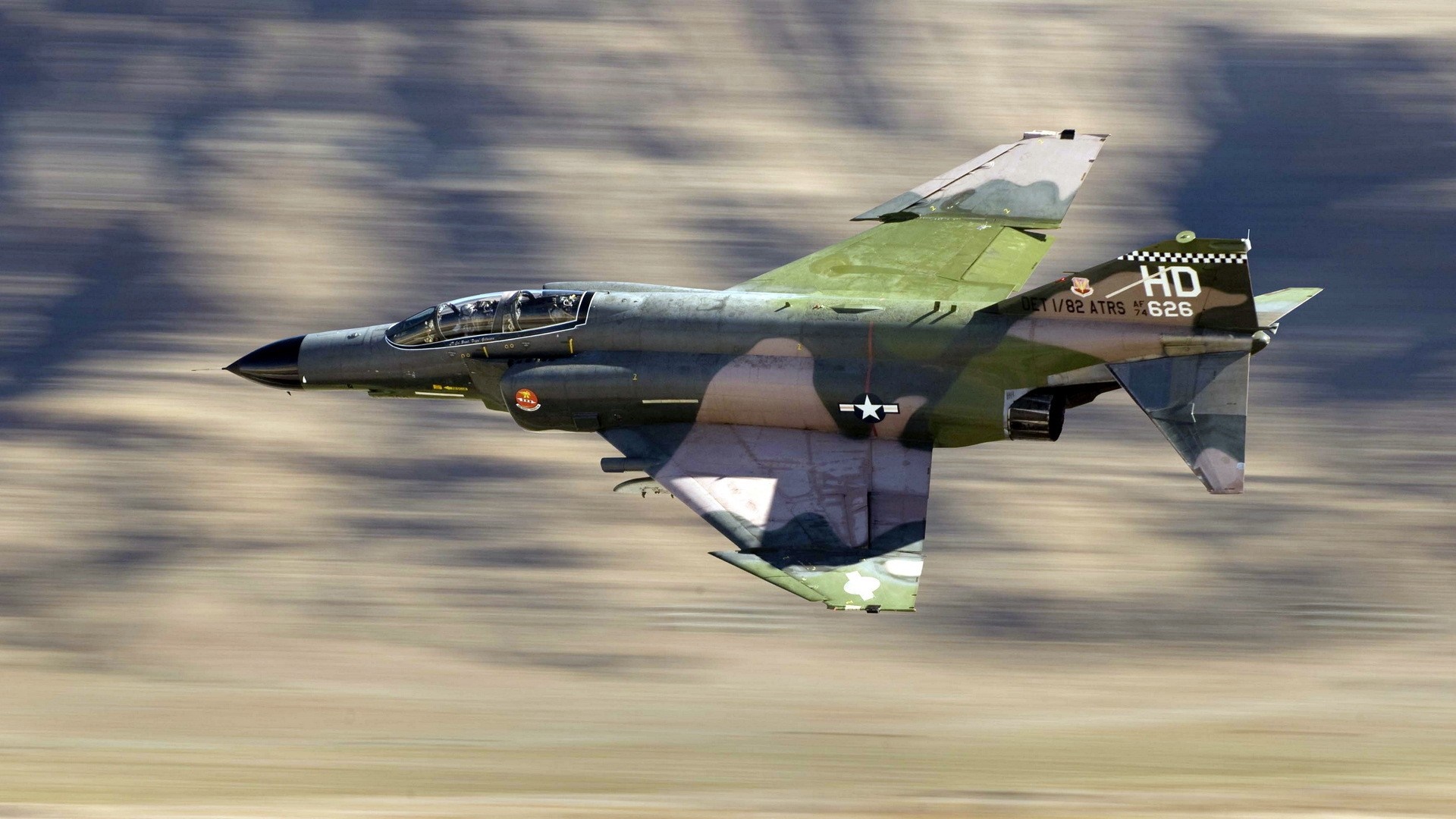 McDonnell Douglas F-4 Phantom II in flight HD Wallpaper