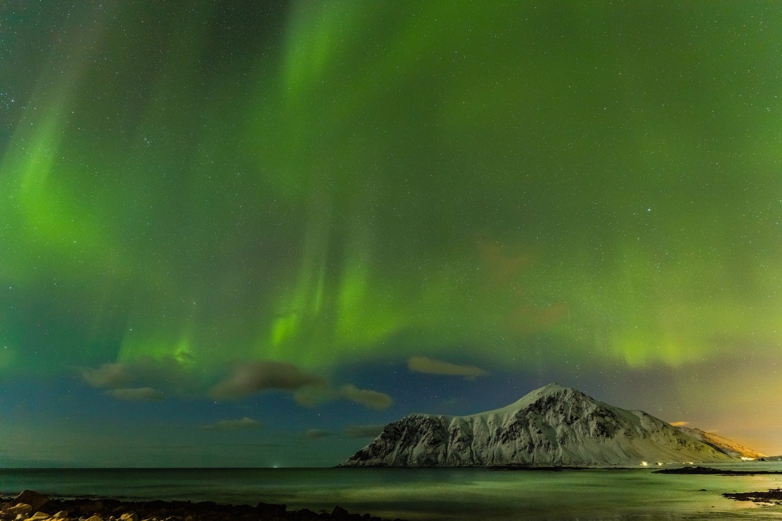 Aurora Borealis over a snowy mountain and ocean HD Wallpaper