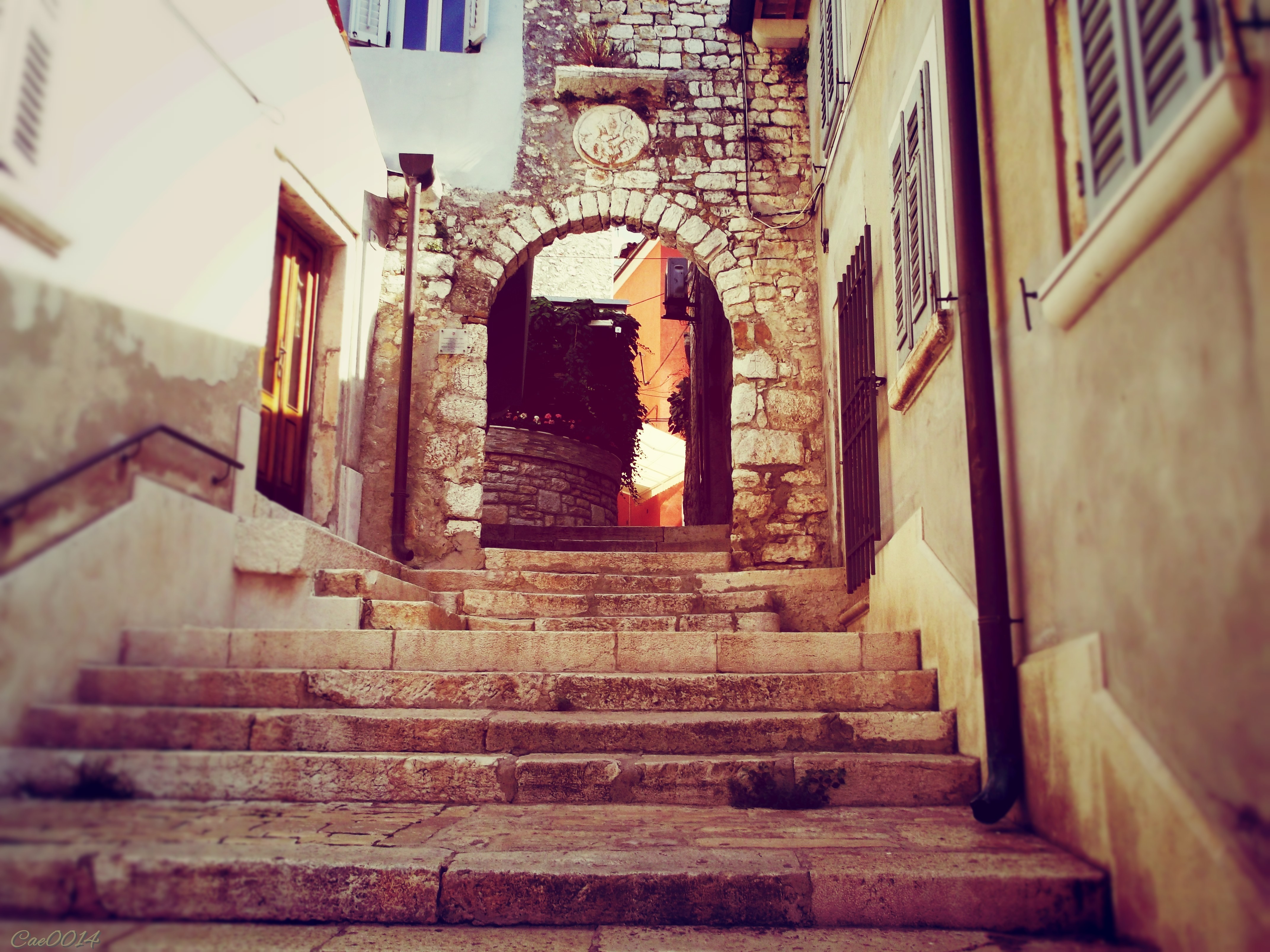 Stone staircase leading to an arched passageway in Rovinj HD Wallpaper