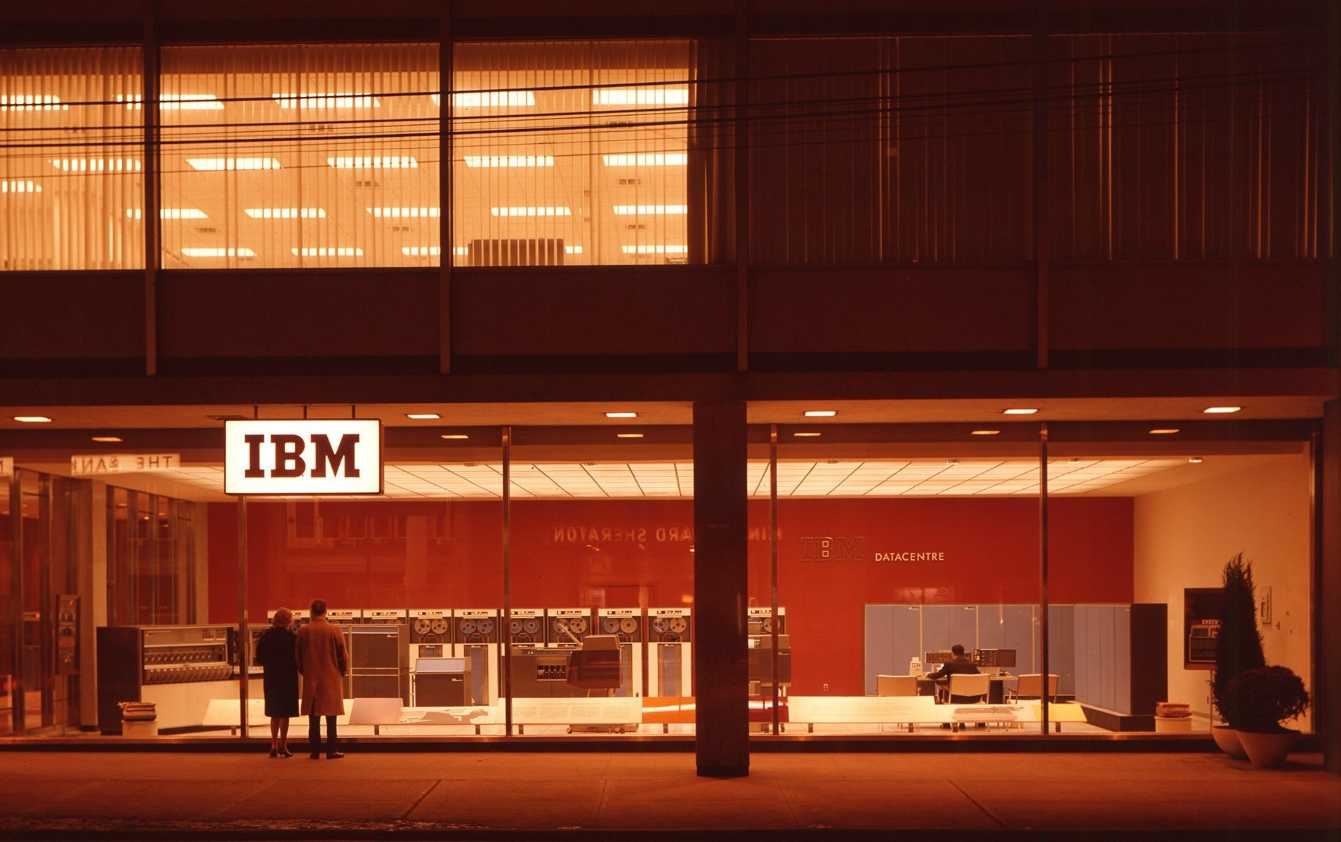 IBM Datacentre at night with vintage computers HD Wallpaper