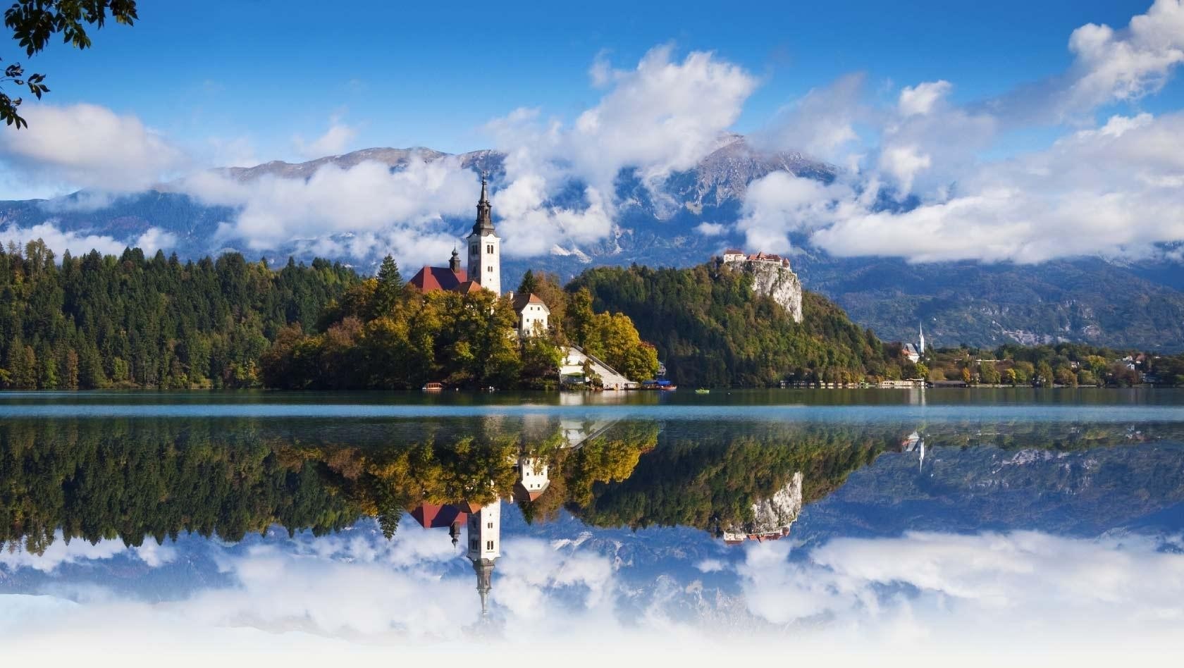 Lake Bled with Church and Castle, Slovenia HD Wallpaper