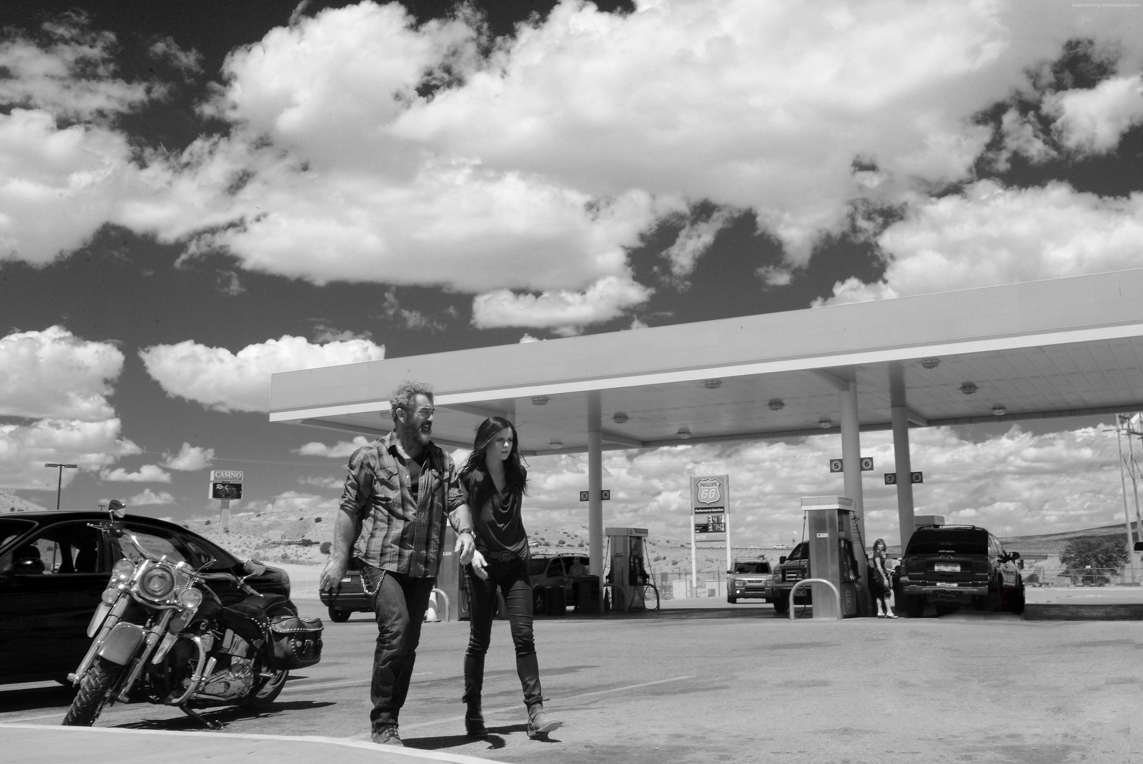 Erin Moriarty and Mel Gibson at a gas station HD Wallpaper