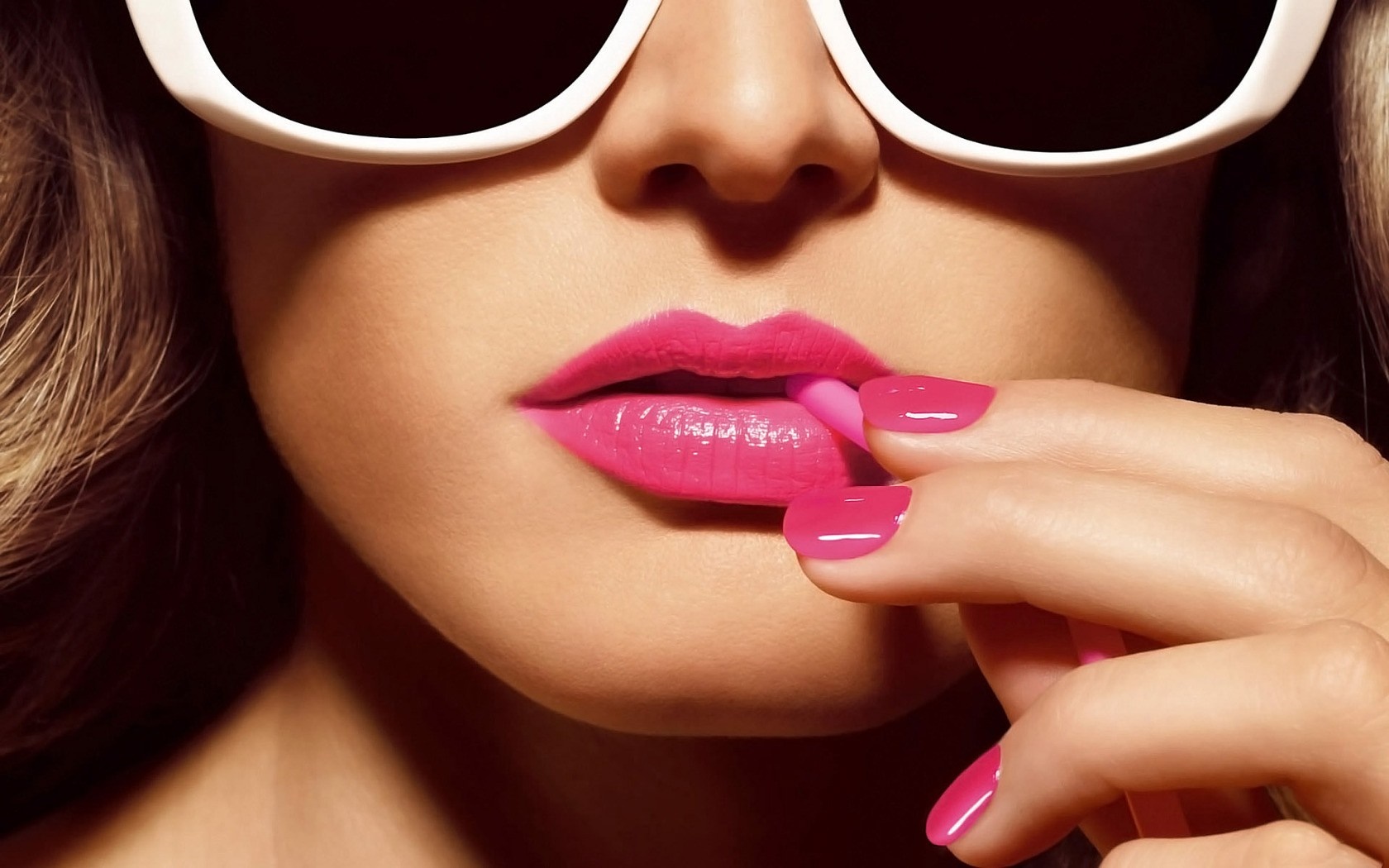 Woman with pink lipstick and sunglasses drinking HD Wallpaper