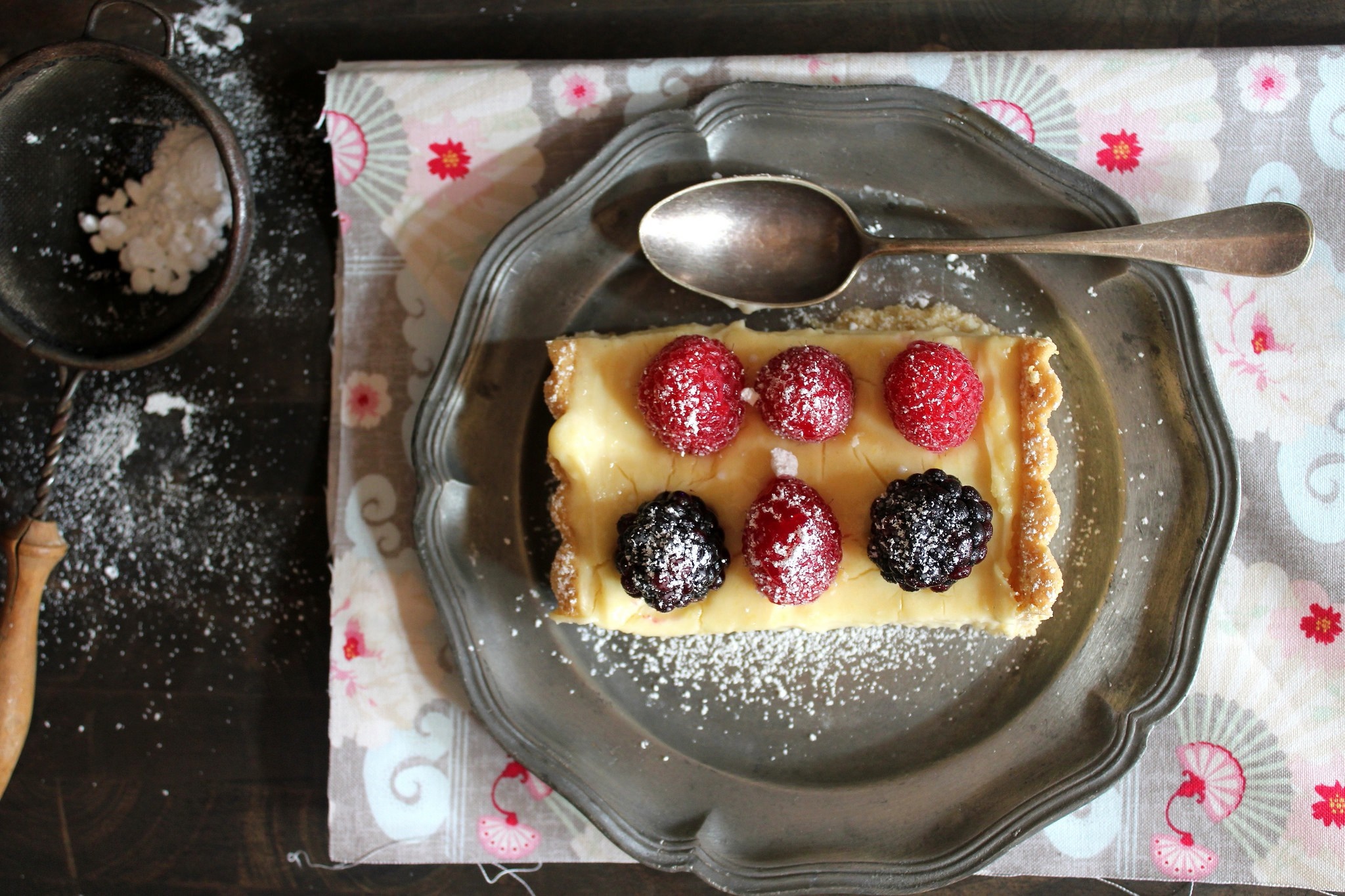 Rectangular tart with berries and powdered sugar on a plate HD Wallpaper