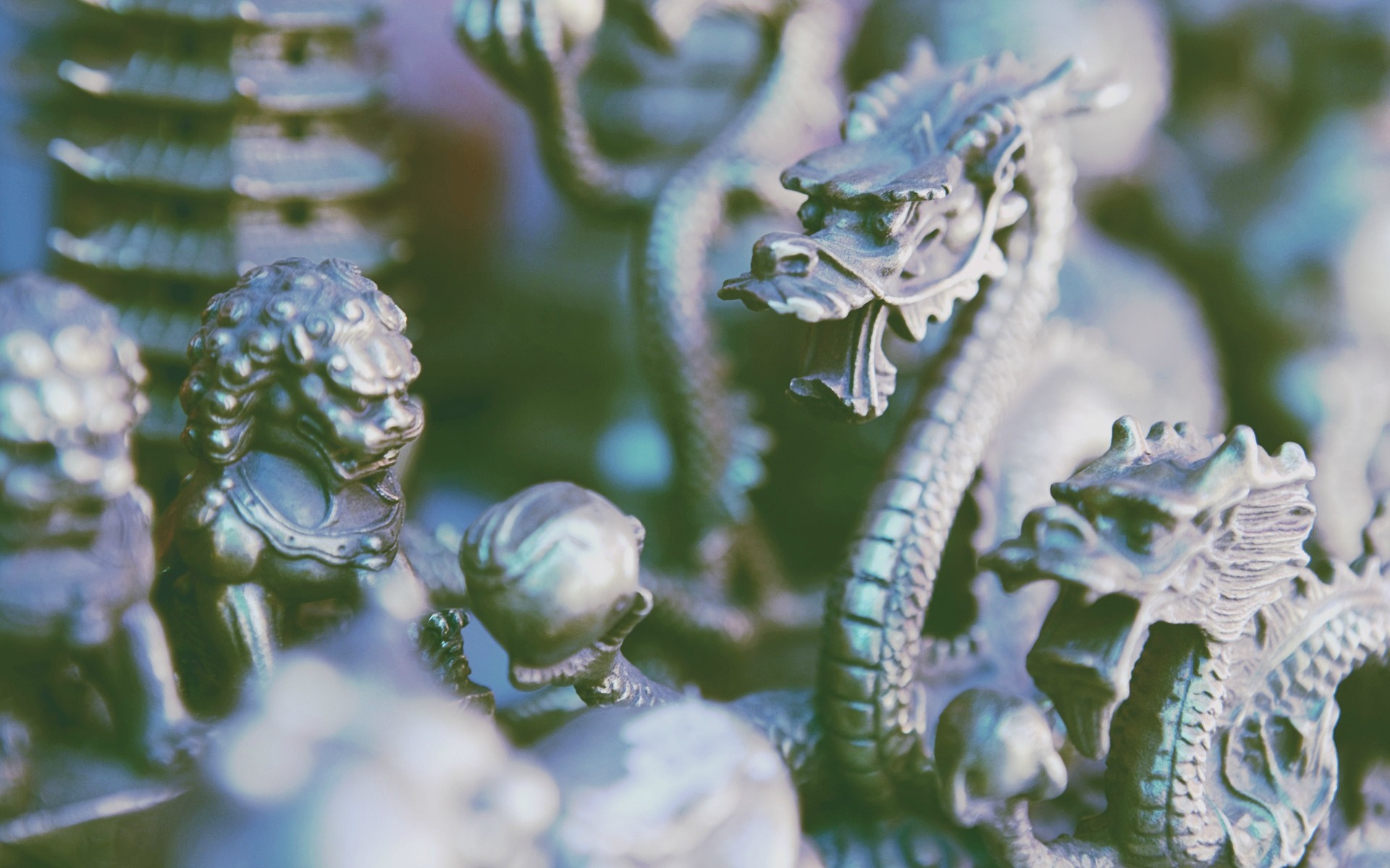 Close up of Chinese dragon and lion statues HD Wallpaper
