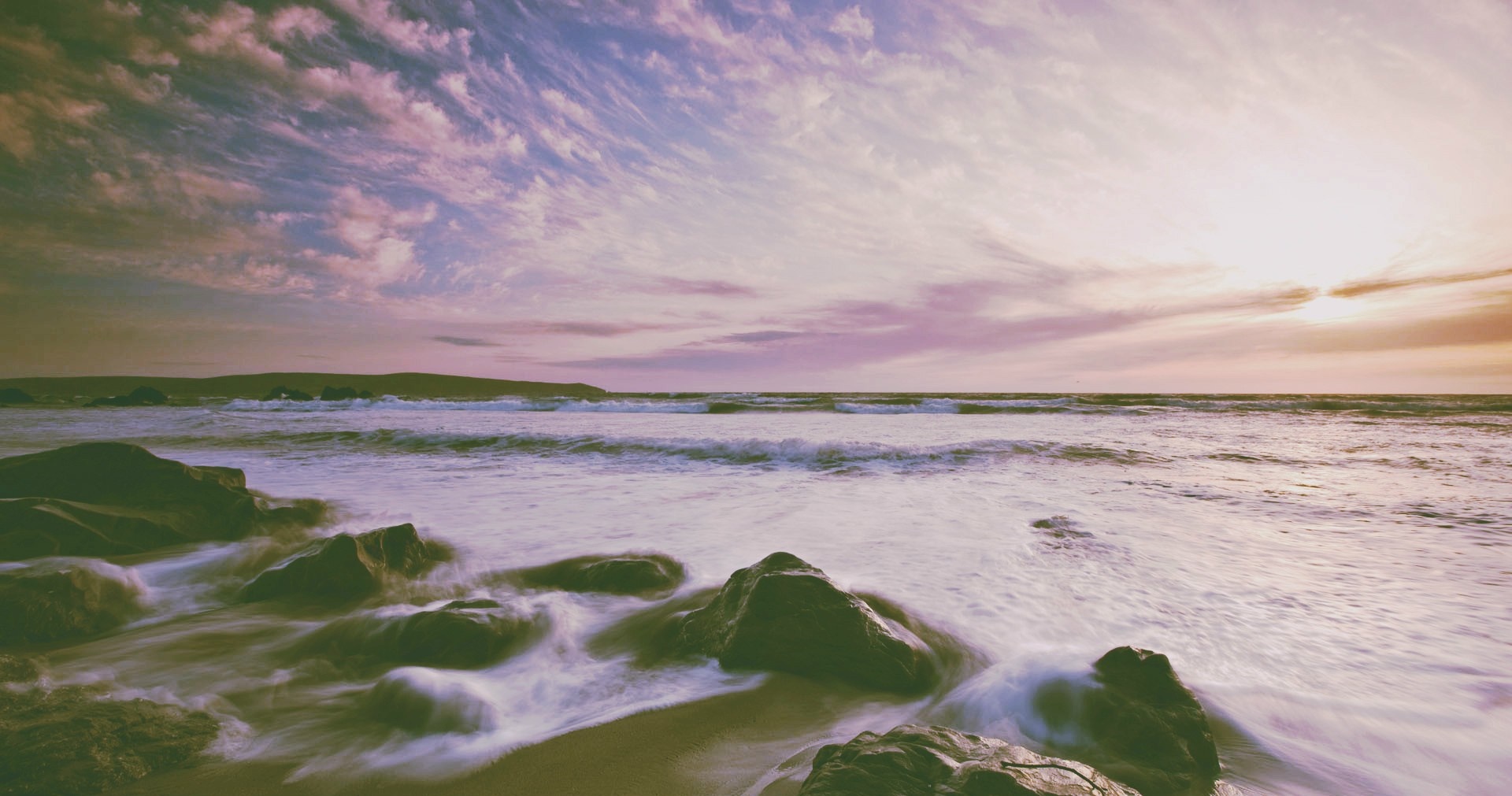 Ocean waves crashing on rocks at sunset HD Wallpaper