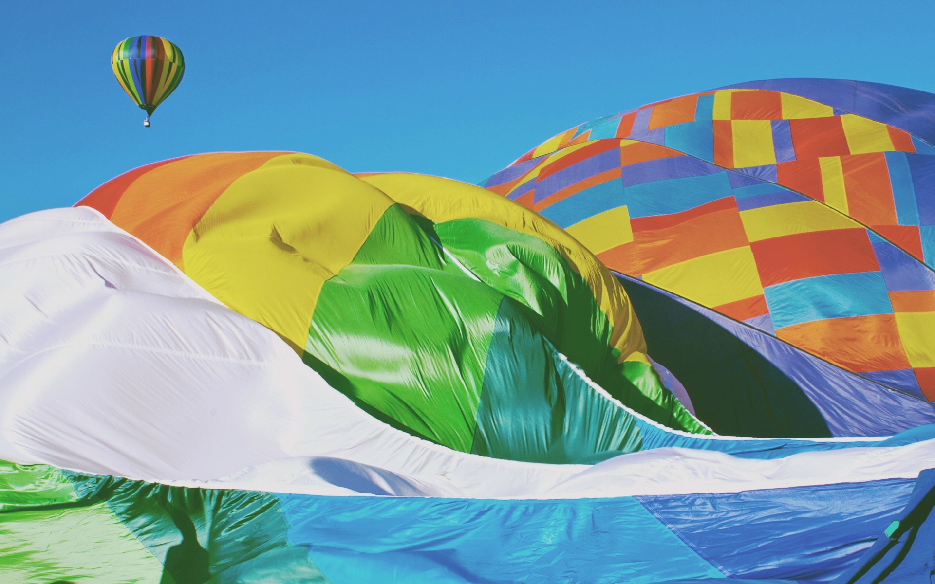 Hot air balloons with colorful patterns against a blue sky HD Wallpaper
