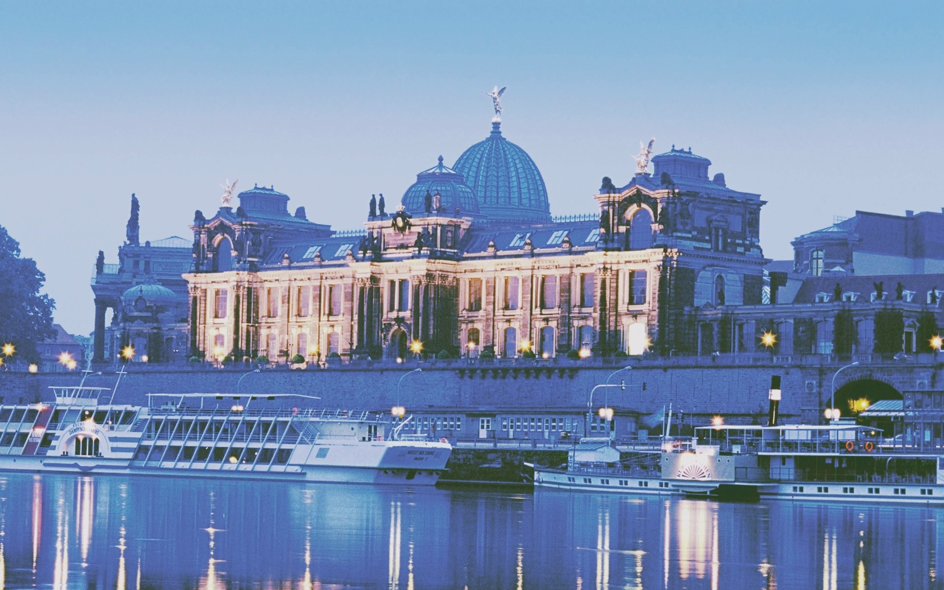 Zwinger Palace and Elbe River with boats in Dresden HD Wallpaper