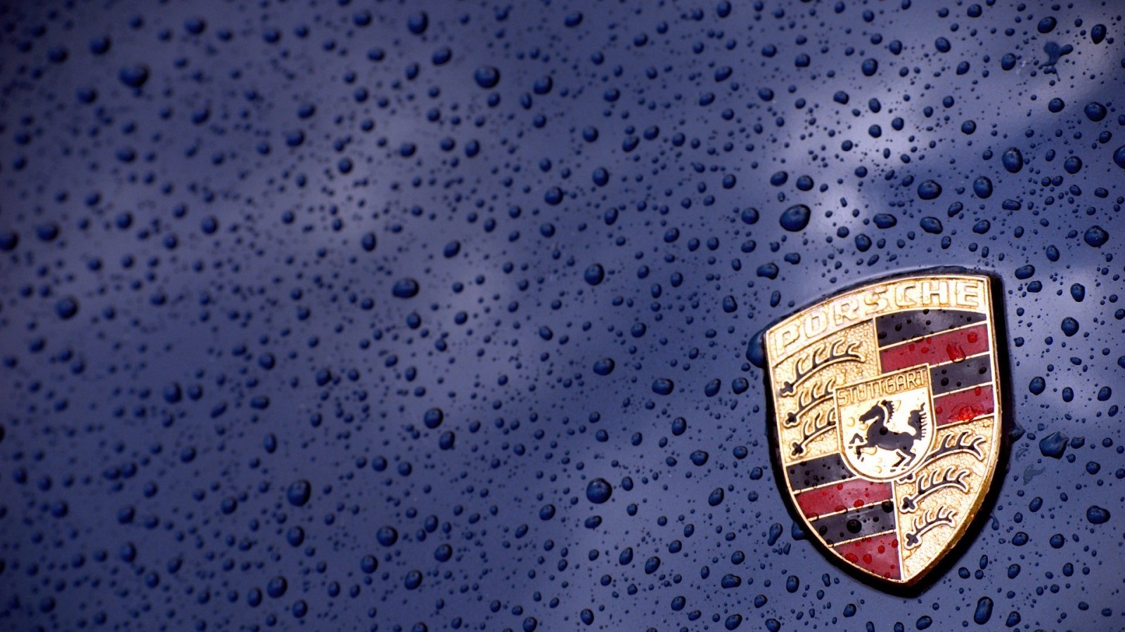 Porsche logo on a wet blue car HD Wallpaper