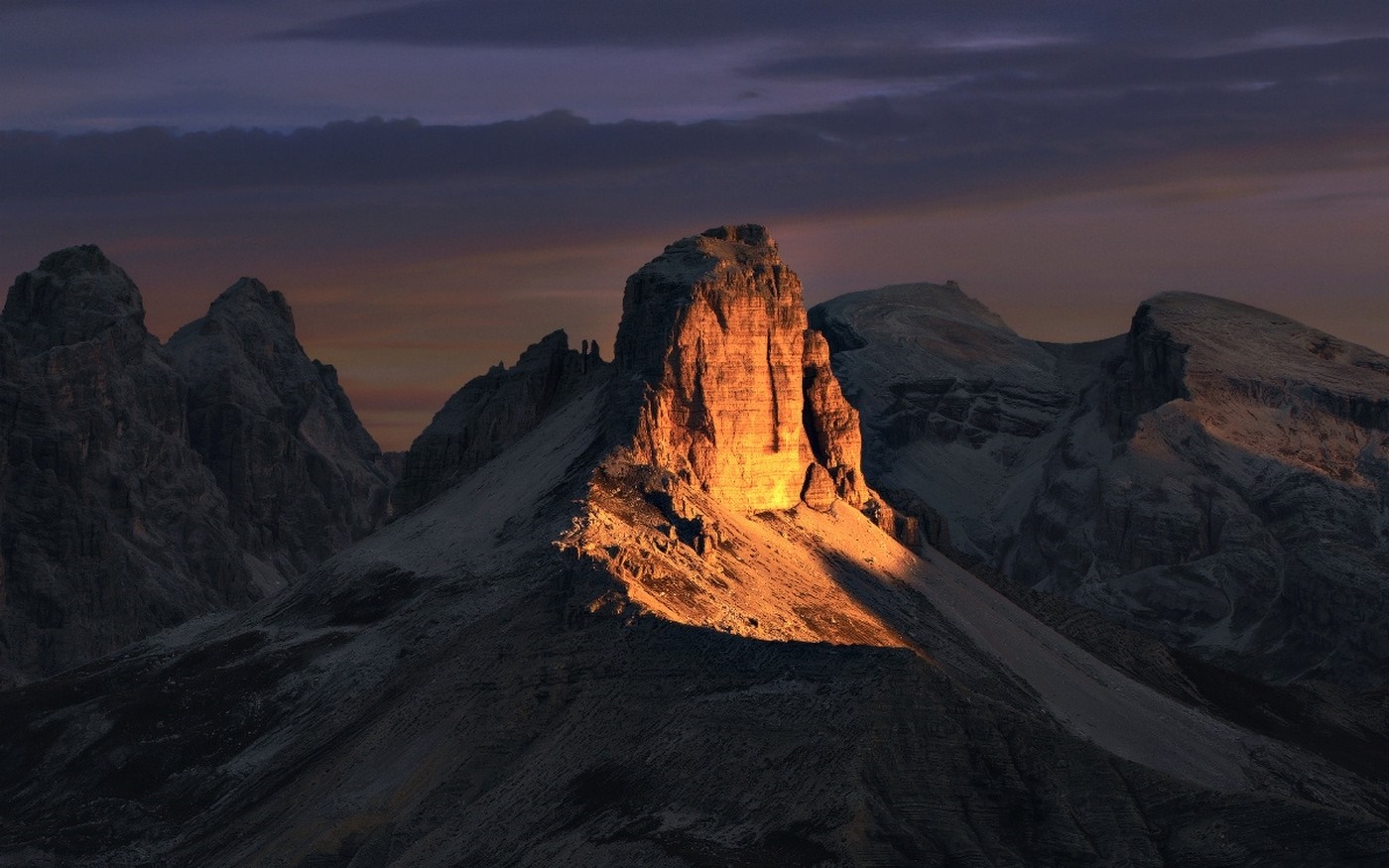 Sunlight on jagged mountain peaks at sunset HD Wallpaper