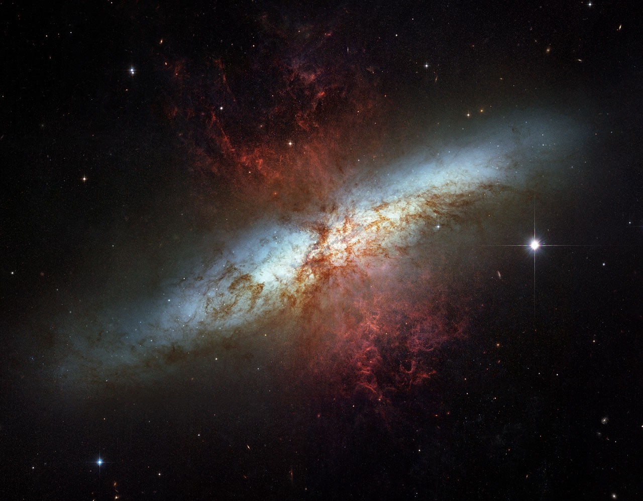 Messier 82 galaxy in outer space HD Wallpaper