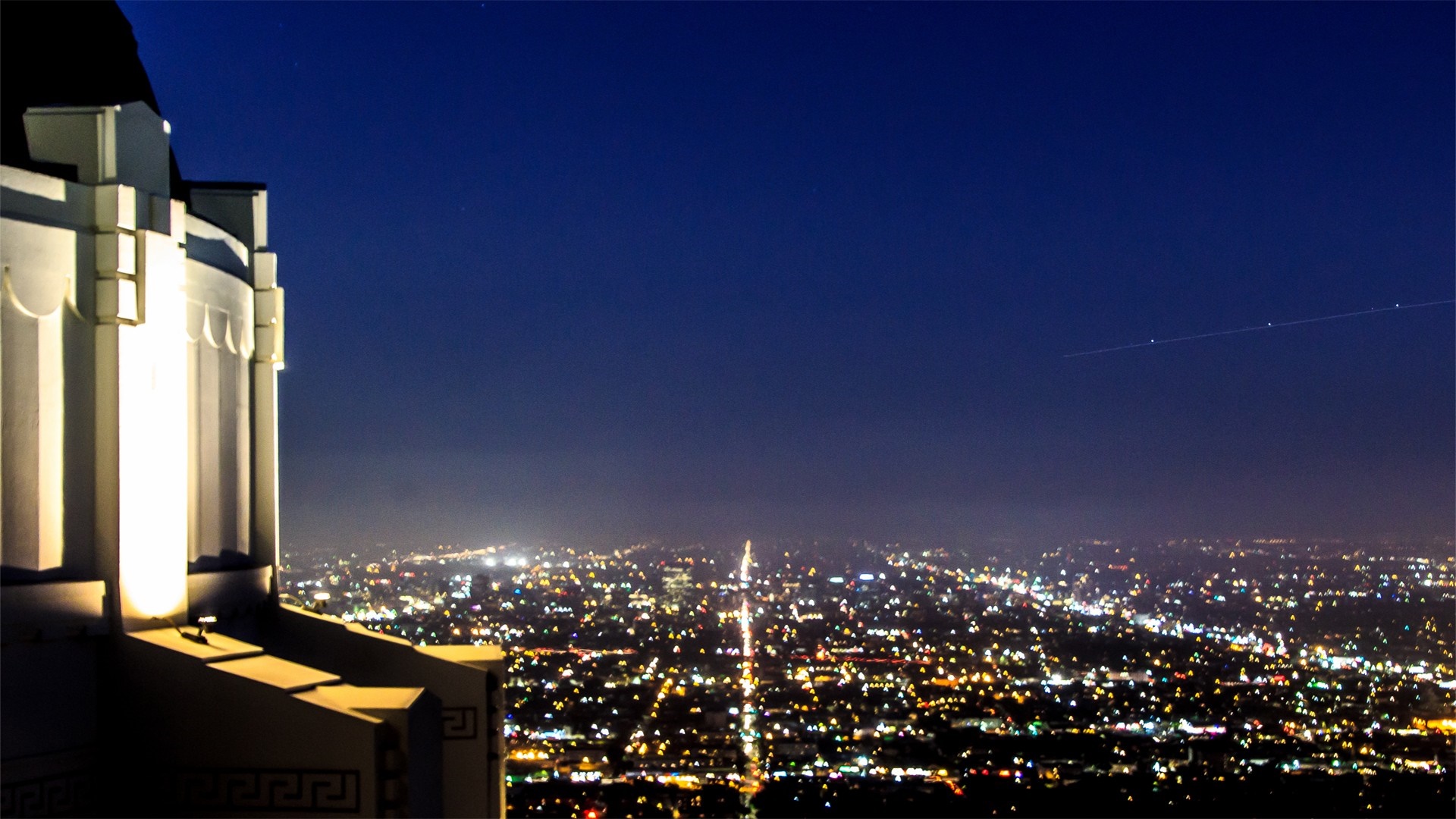 Griffith Observatory overlooking Los Angeles at night HD Wallpaper