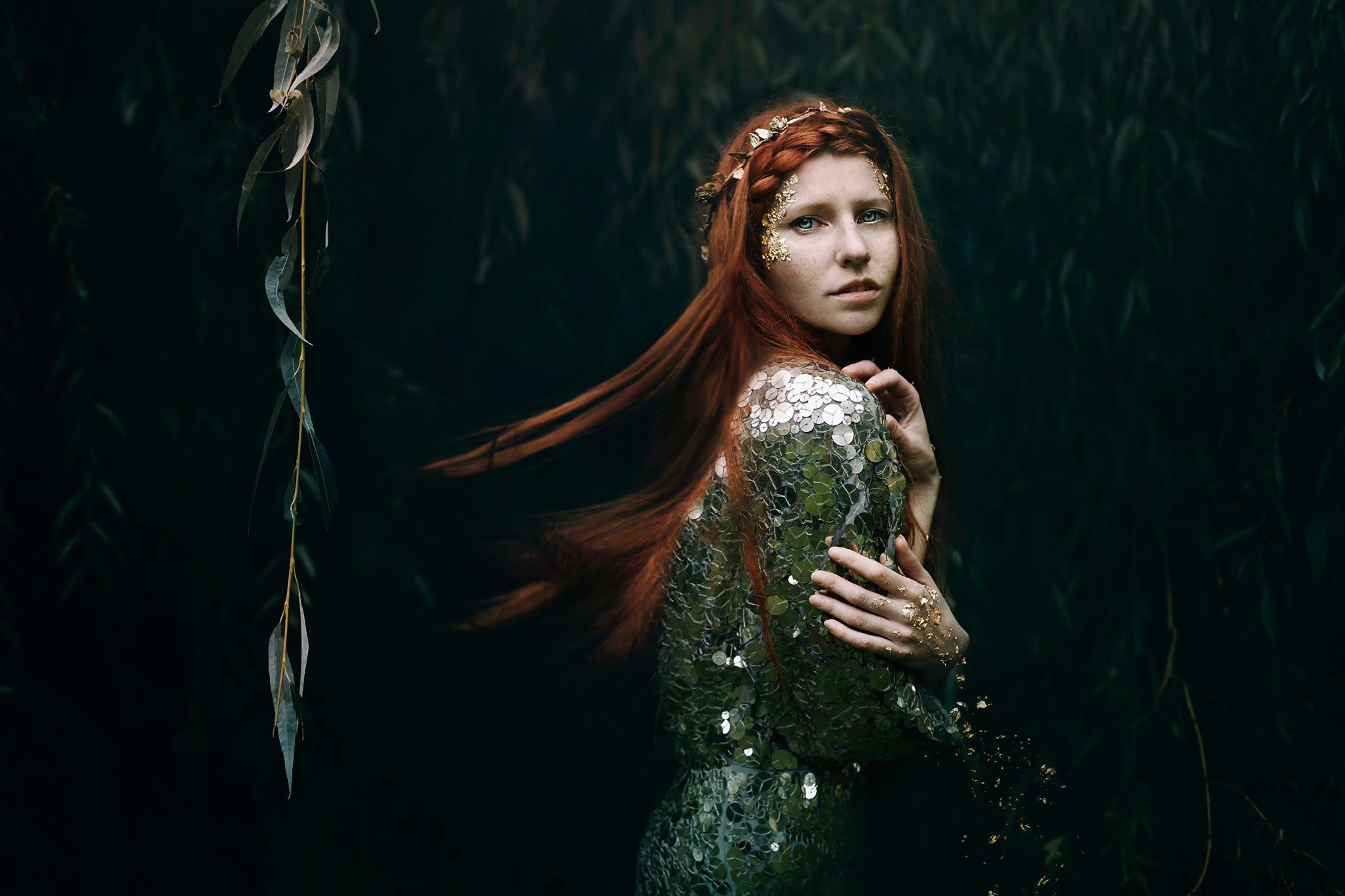 Woman with red hair and gold makeup in a sequined dress HD Wallpaper