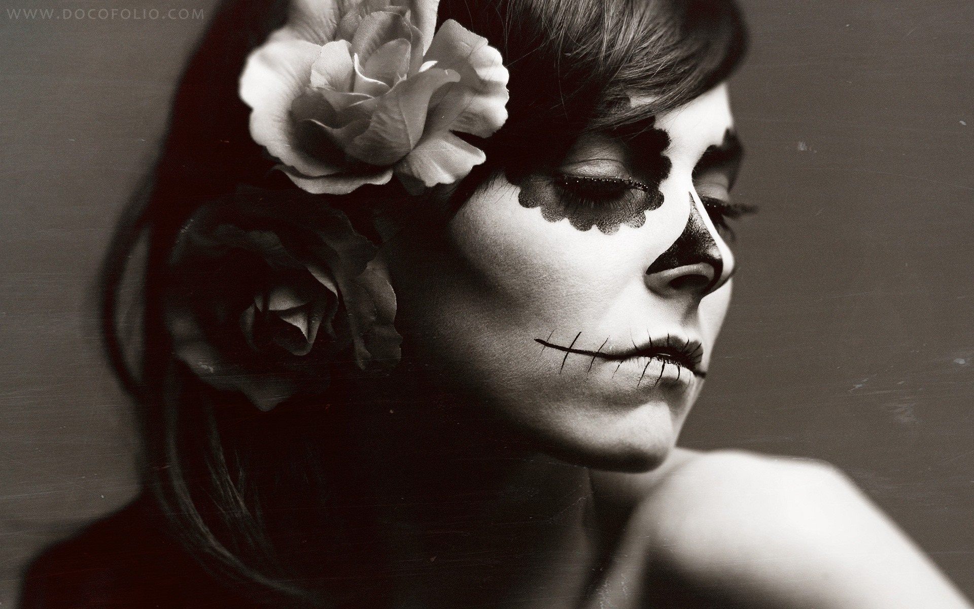 Woman with Day of the Dead makeup and roses HD Wallpaper