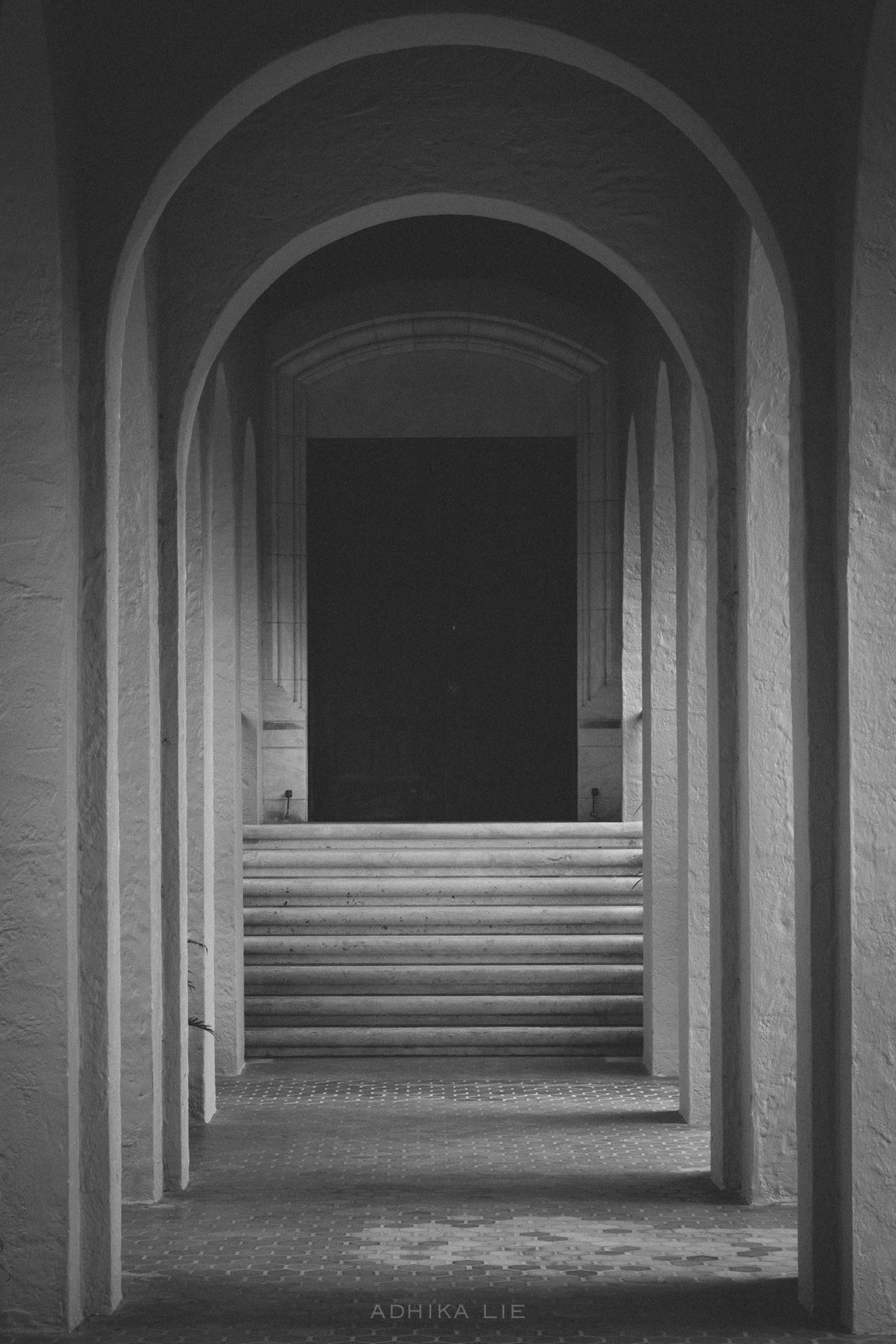 Monochrome hallway with arches and stairs HD Wallpaper