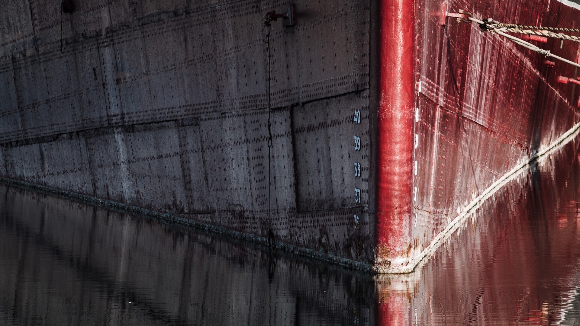 Close-up of a ship's hull with water reflection HD Wallpaper