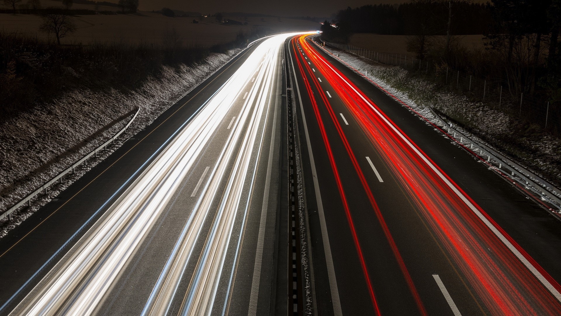 Long exposure of highway traffic at night HD Wallpaper