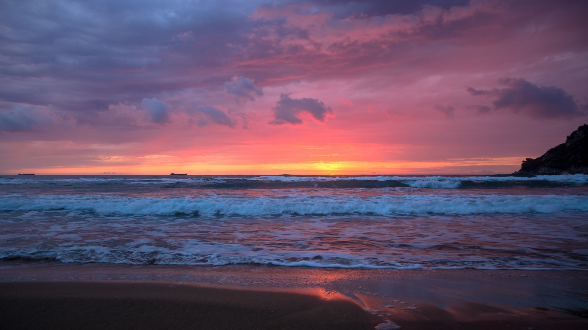 Sunset over the ocean with waves and clouds HD Wallpaper