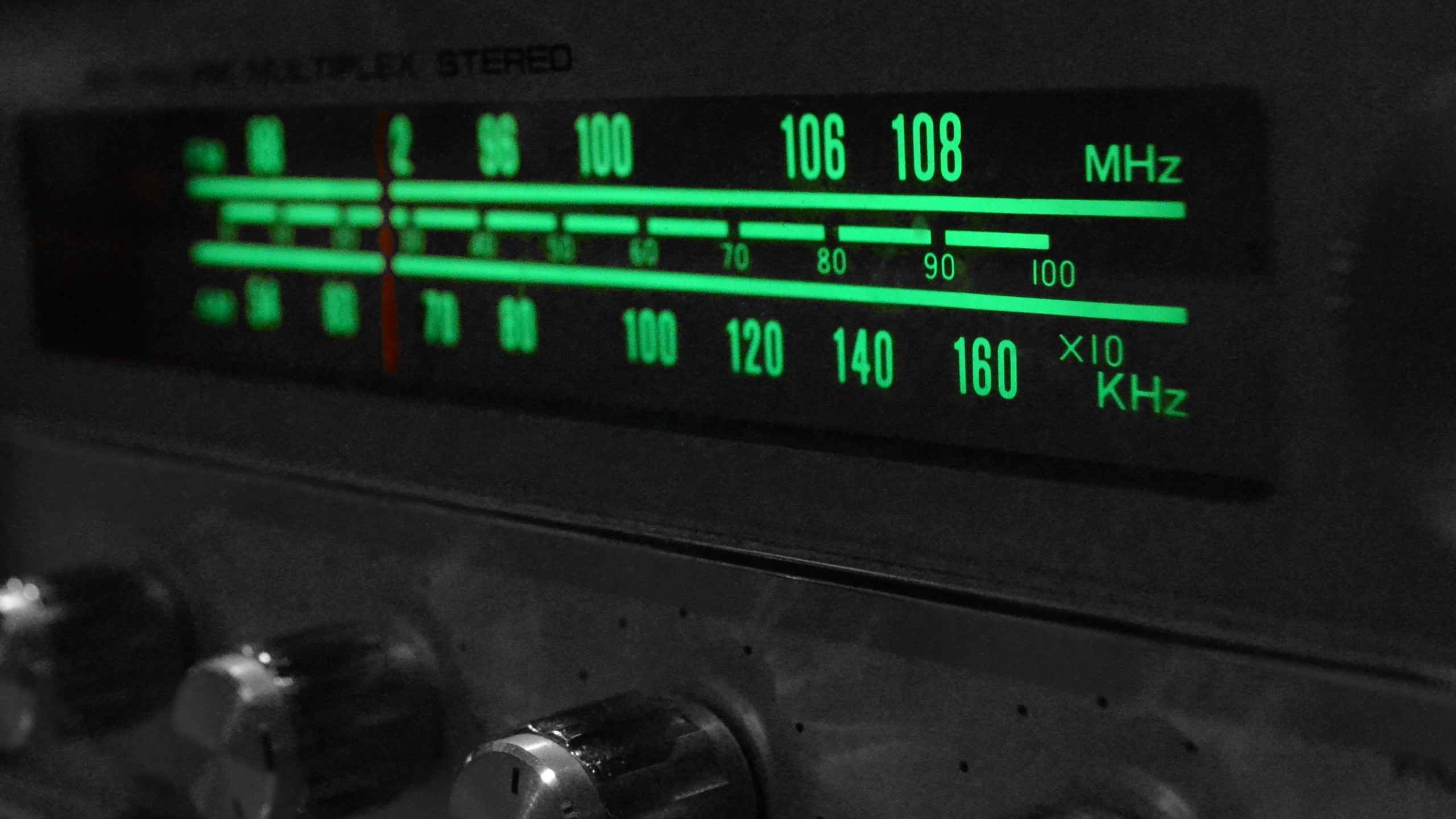 Close-up of a vintage radio tuner display HD Wallpaper