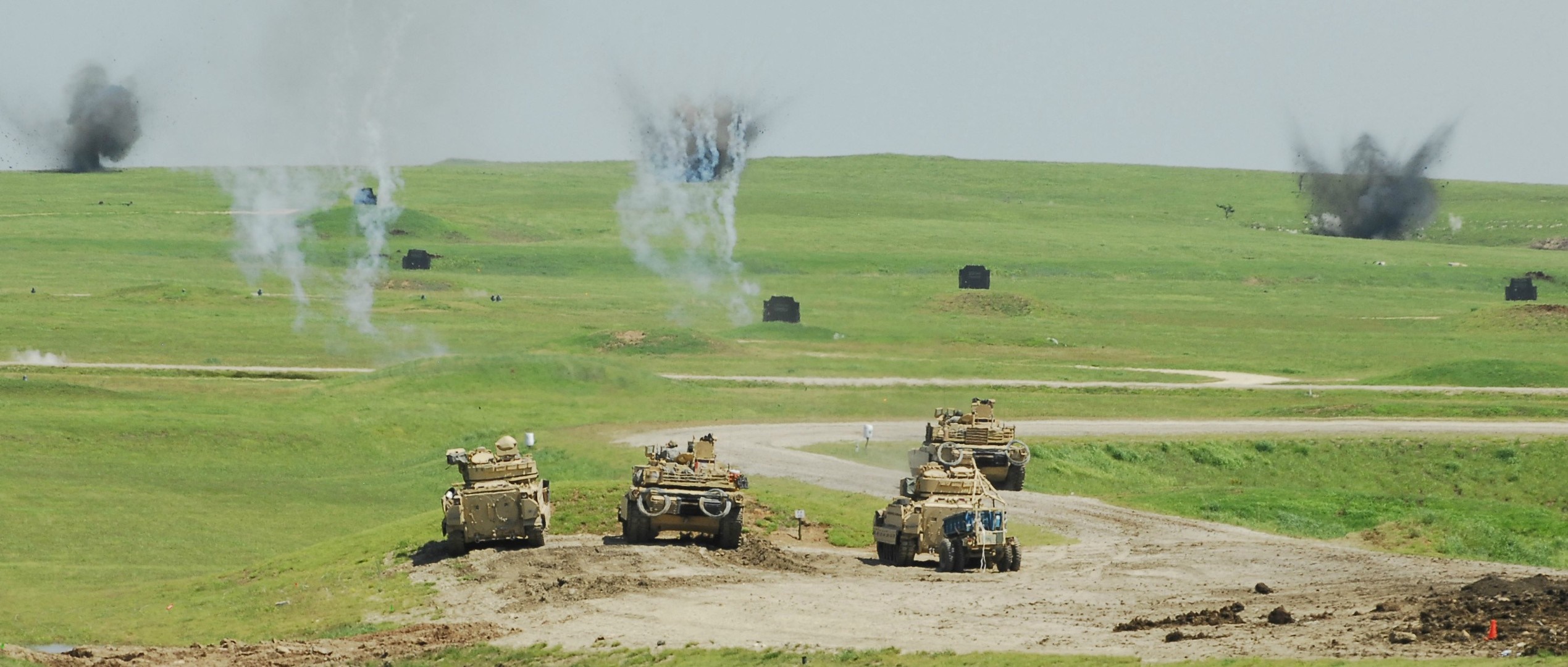 Military training exercise with Bradley Fighting Vehicles and explosions HD Wallpaper