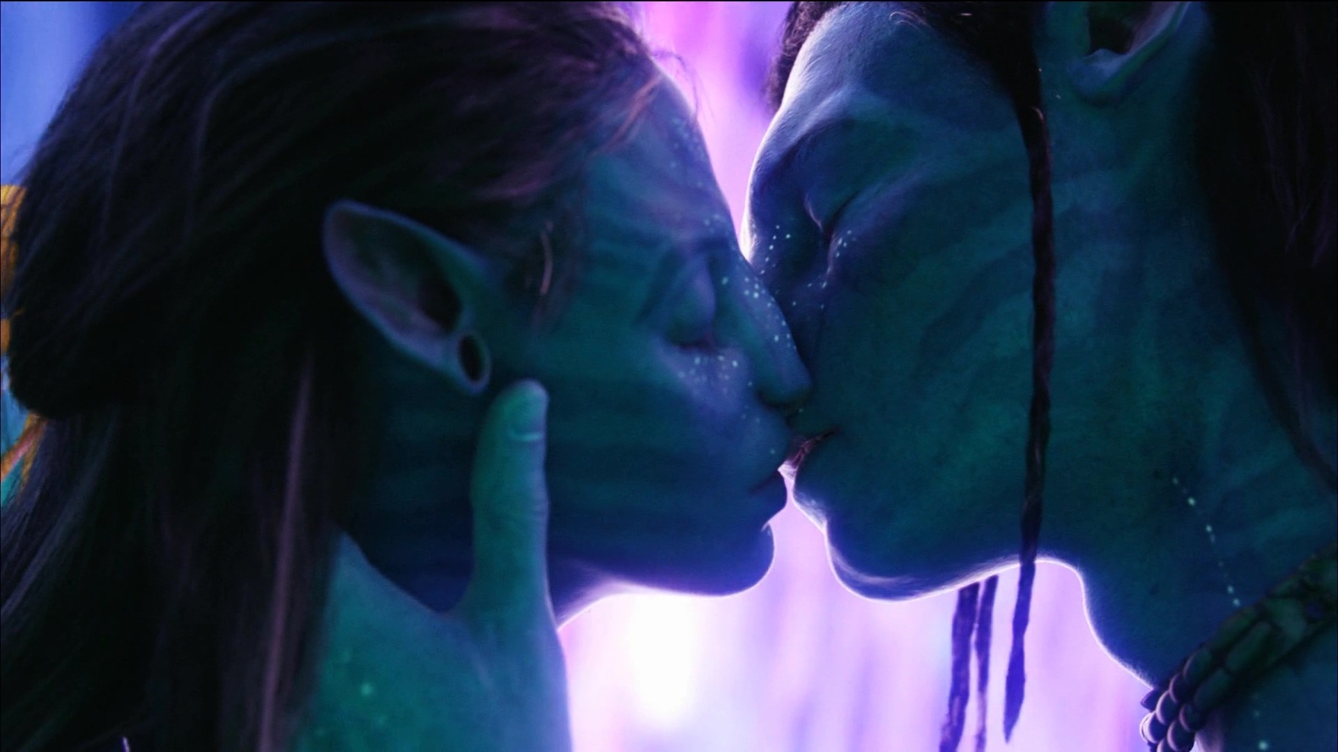 Neytiri and Jake Sully from Avatar kissing HD Wallpaper