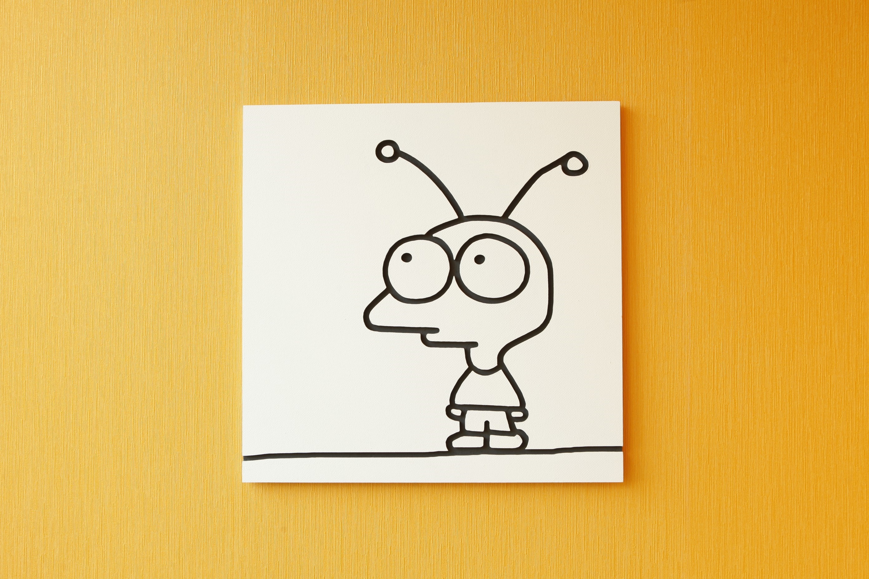 Minimalist drawing of a cartoon alien HD Wallpaper