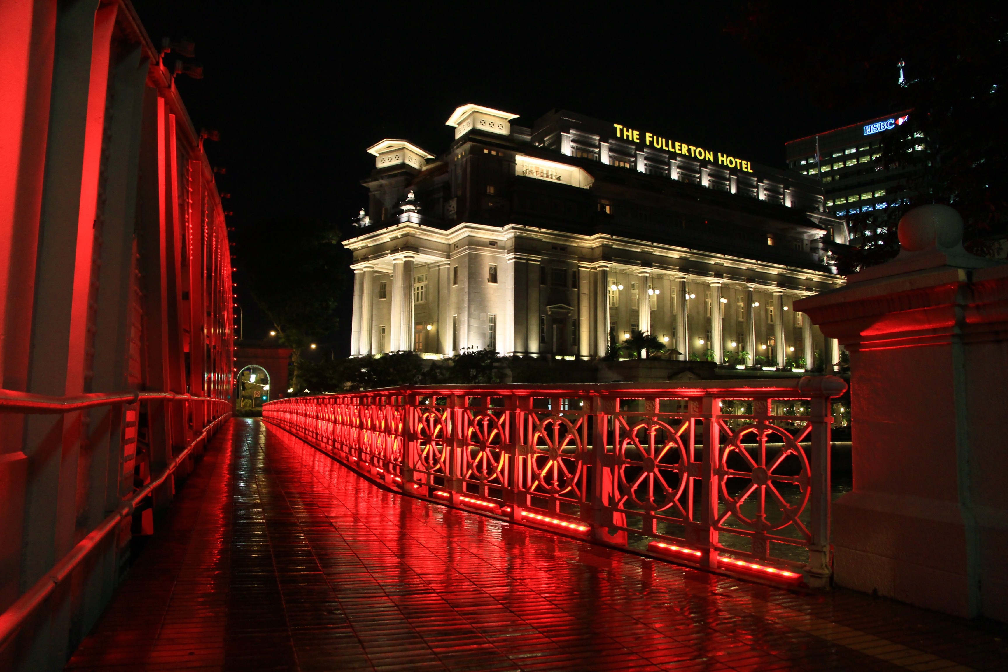 The Fullerton Hotel at night with red bridge lights HD Wallpaper