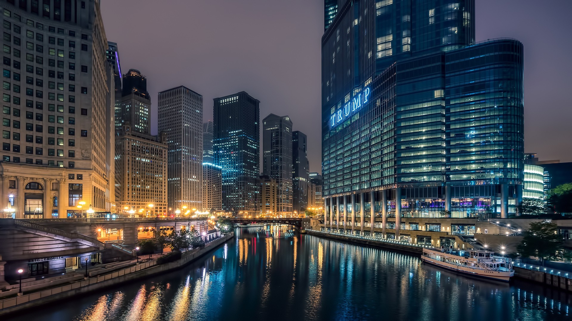 Trump International Hotel & Tower Chicago at Night HD Wallpaper