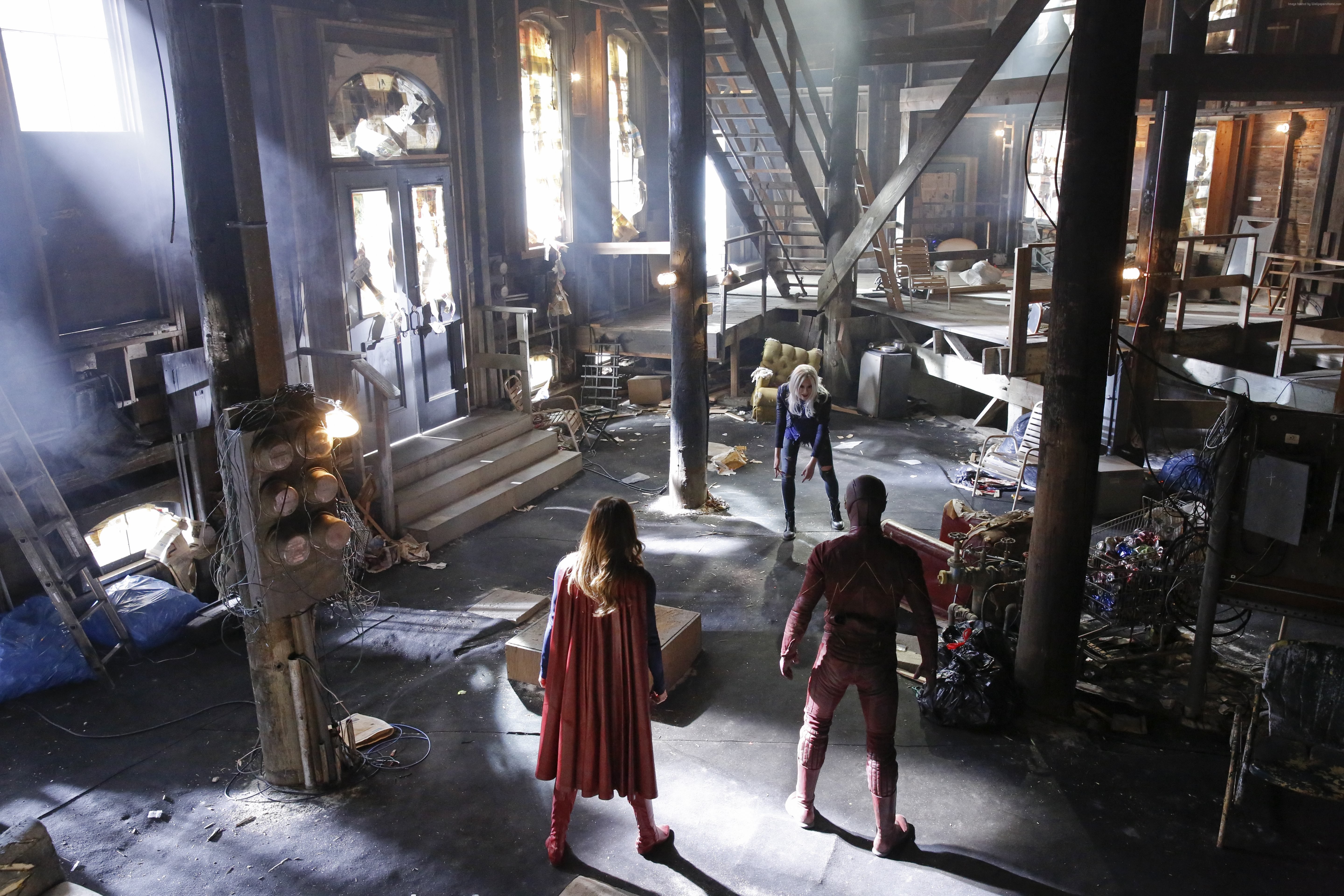 Supergirl and The Flash crossover HD Wallpaper