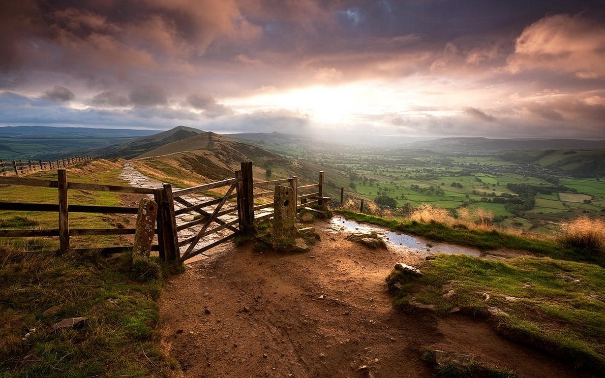 Wooden gate on a hill overlooking a valley at sunset HD Wallpaper