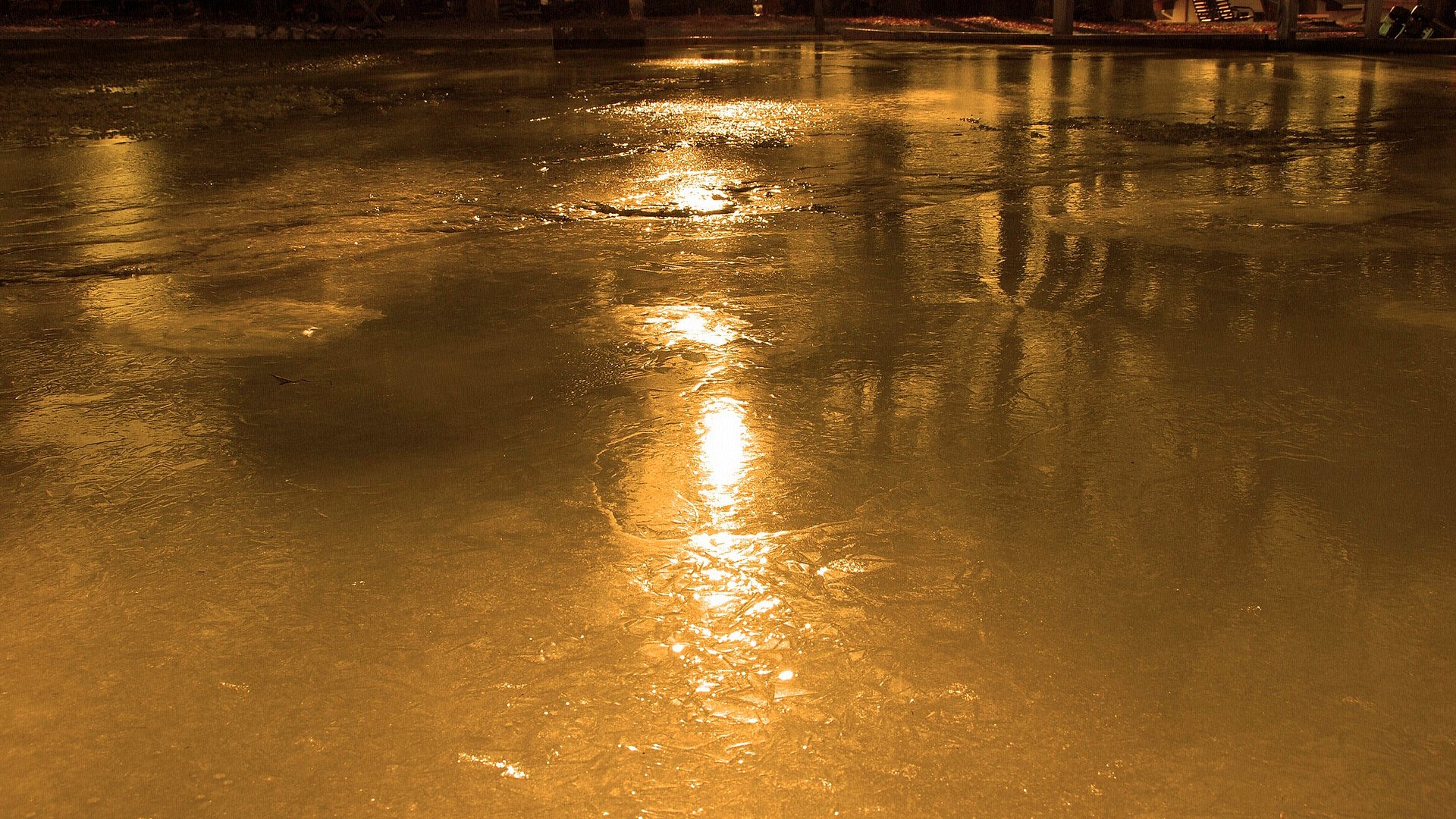 Reflections on a wet surface at night HD Wallpaper