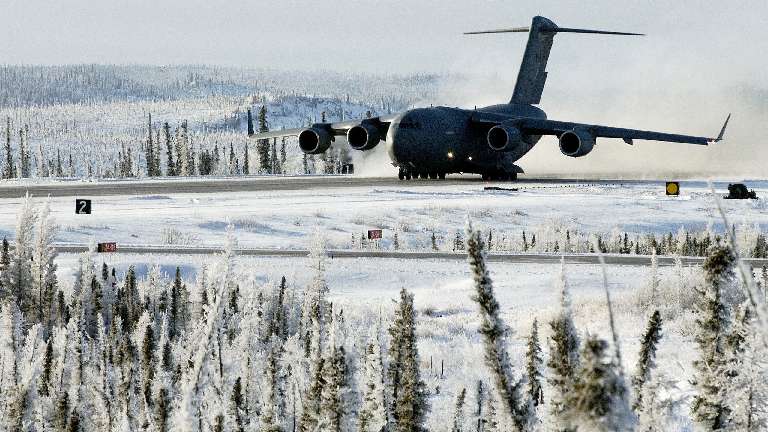 Boeing C-17 Globemaster III on a snowy runway HD Wallpaper