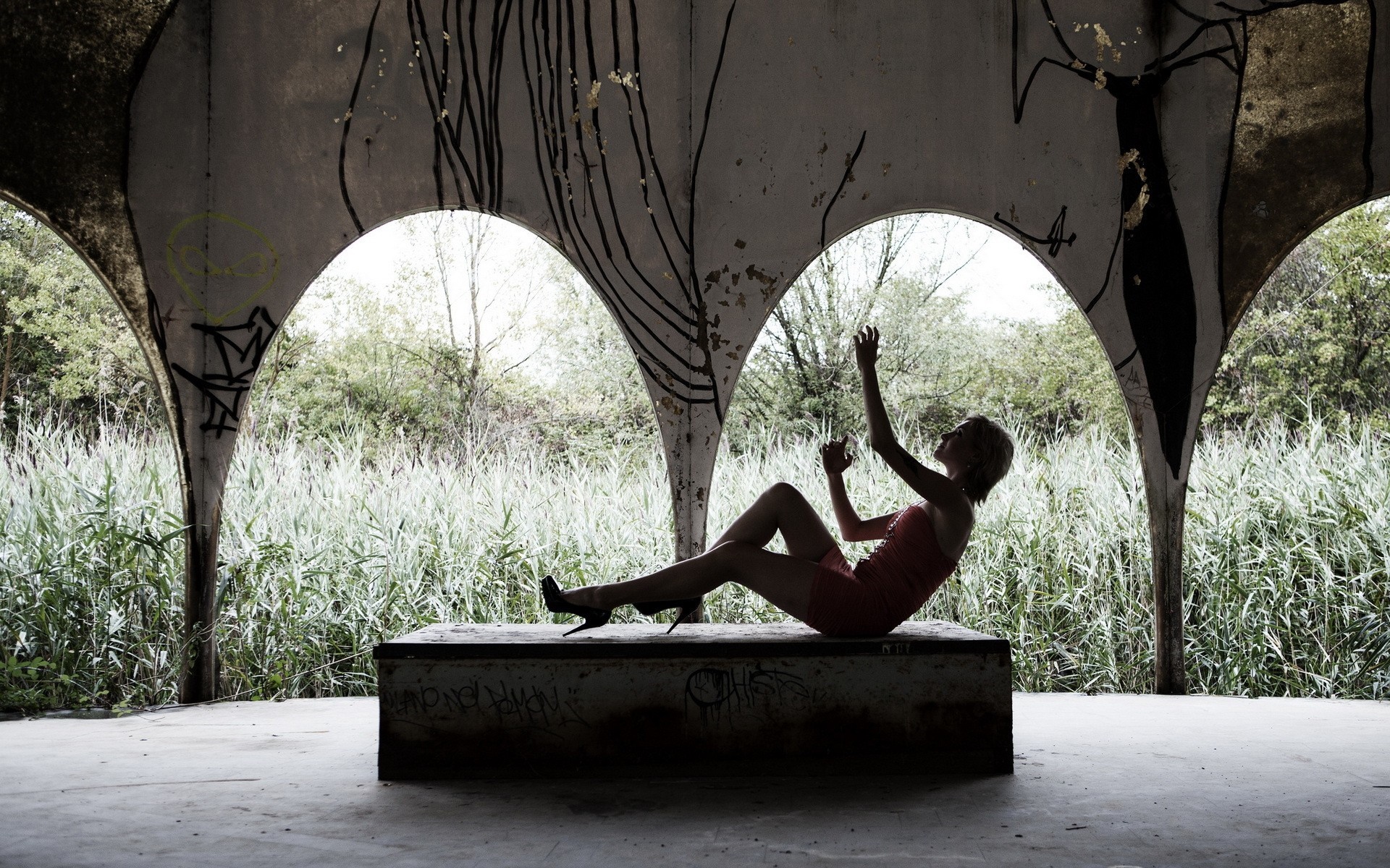 Woman posing on a concrete structure in an abandoned building HD Wallpaper