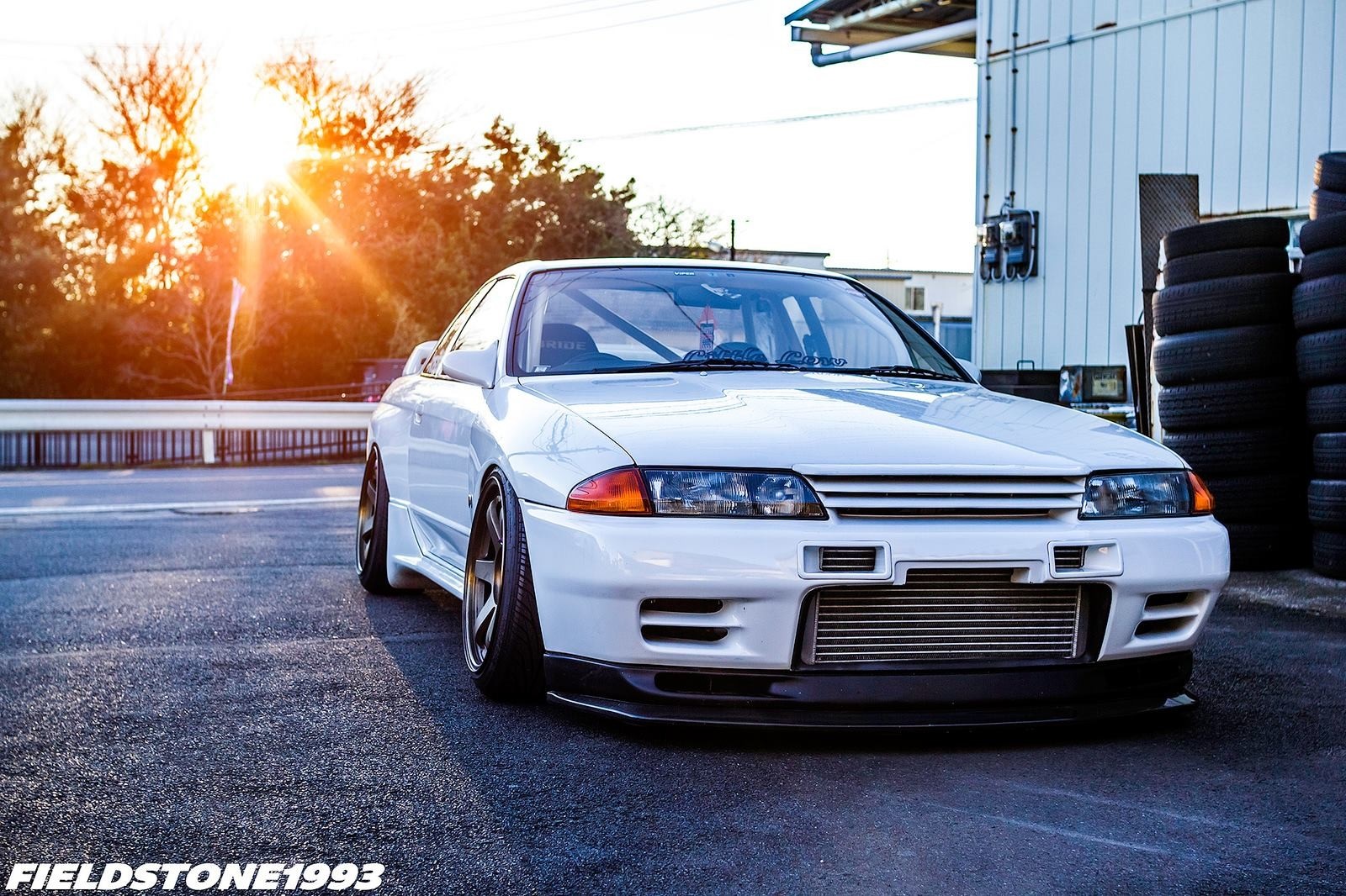 White Nissan Skyline R32 GT-R with aftermarket parts HD Wallpaper