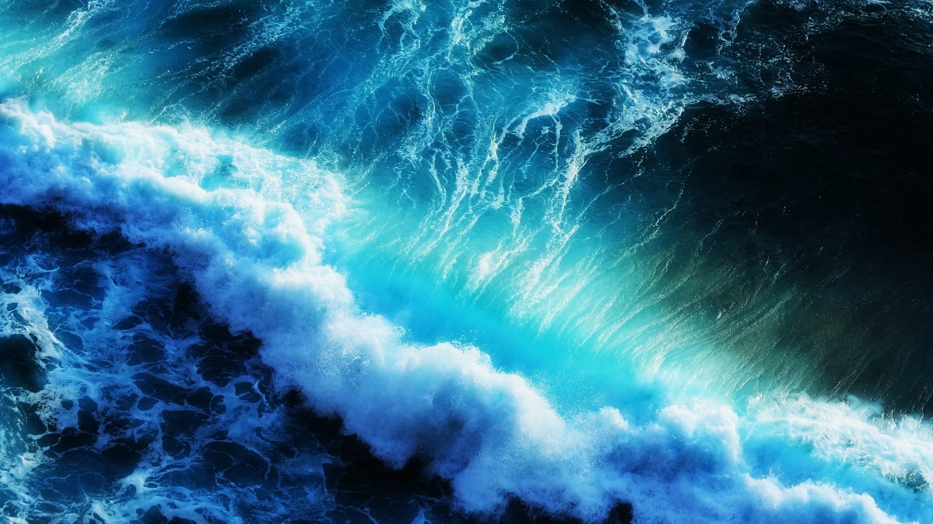 Ocean waves with sunlight HD Wallpaper