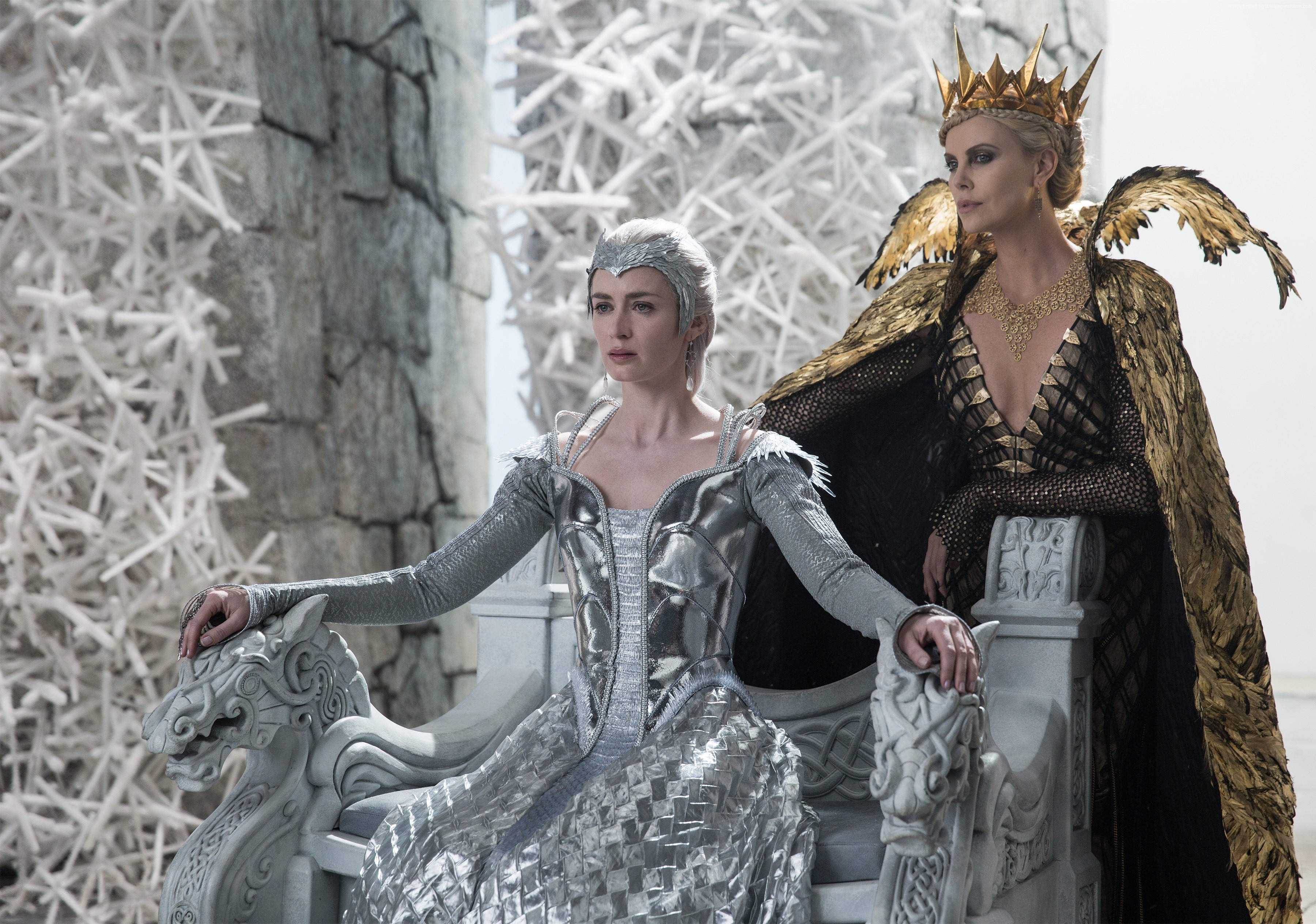 The Huntsman Winters War: Freya and Ravenna HD Wallpaper