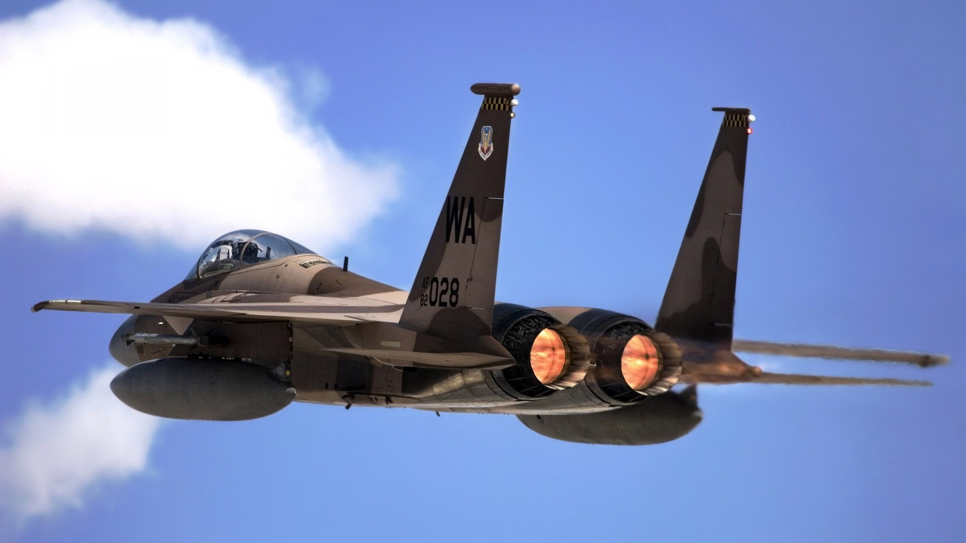 McDonnell Douglas F-15 Eagle fighter jet in flight HD Wallpaper