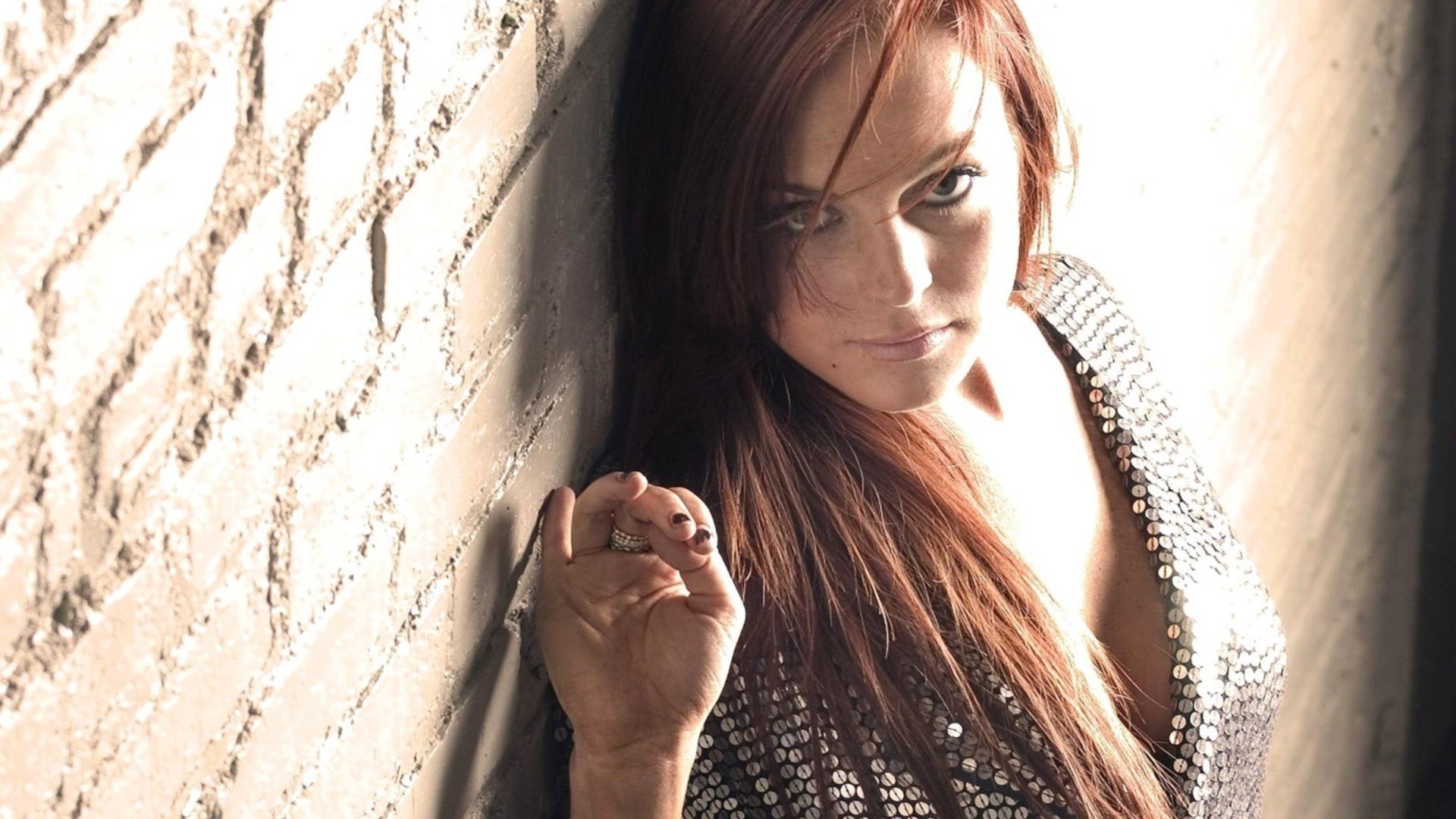 Lindsay Lohan leaning against a brick wall HD Wallpaper