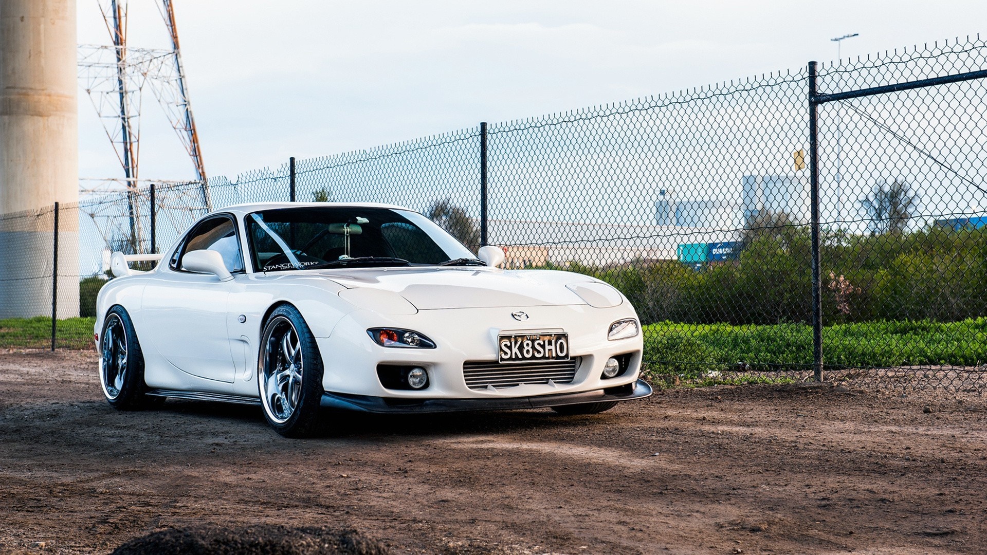 White Mazda RX-7 sports car with custom wheels HD Wallpaper