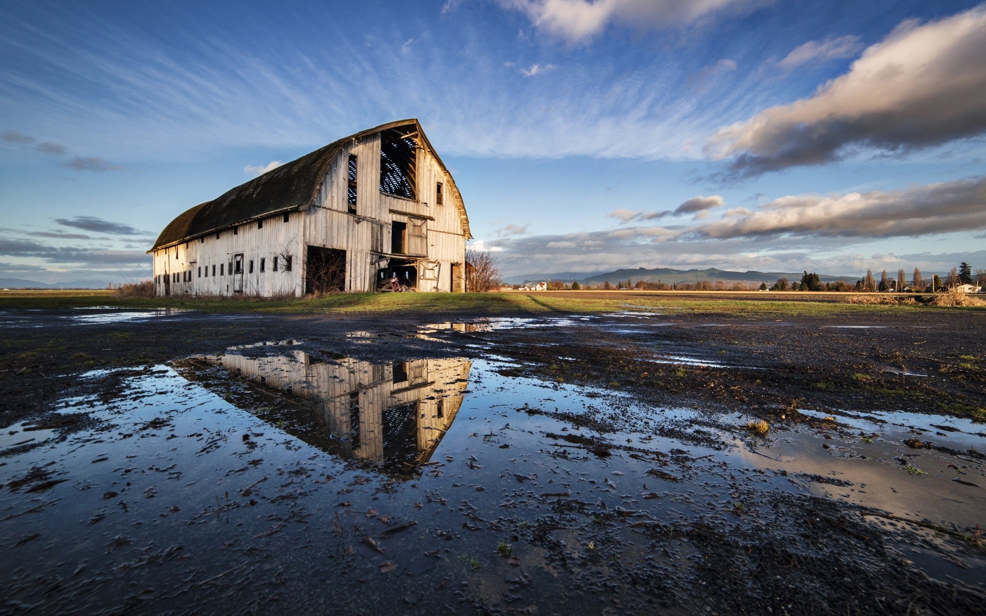 Old barn reflected in a puddle under a cloudy sky HD Wallpaper