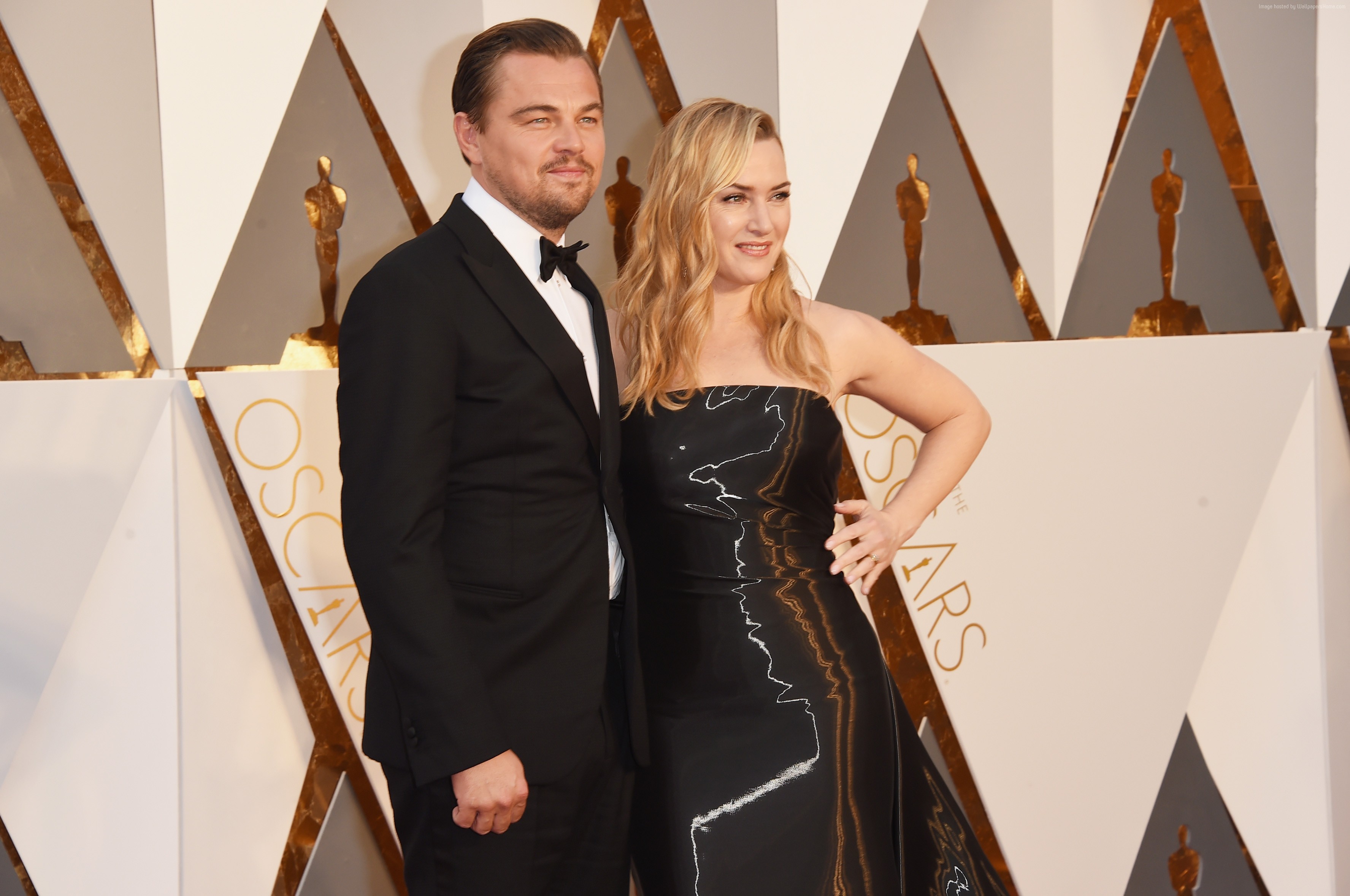 Leonardo DiCaprio and Kate Winslet at the Oscars HD Wallpaper