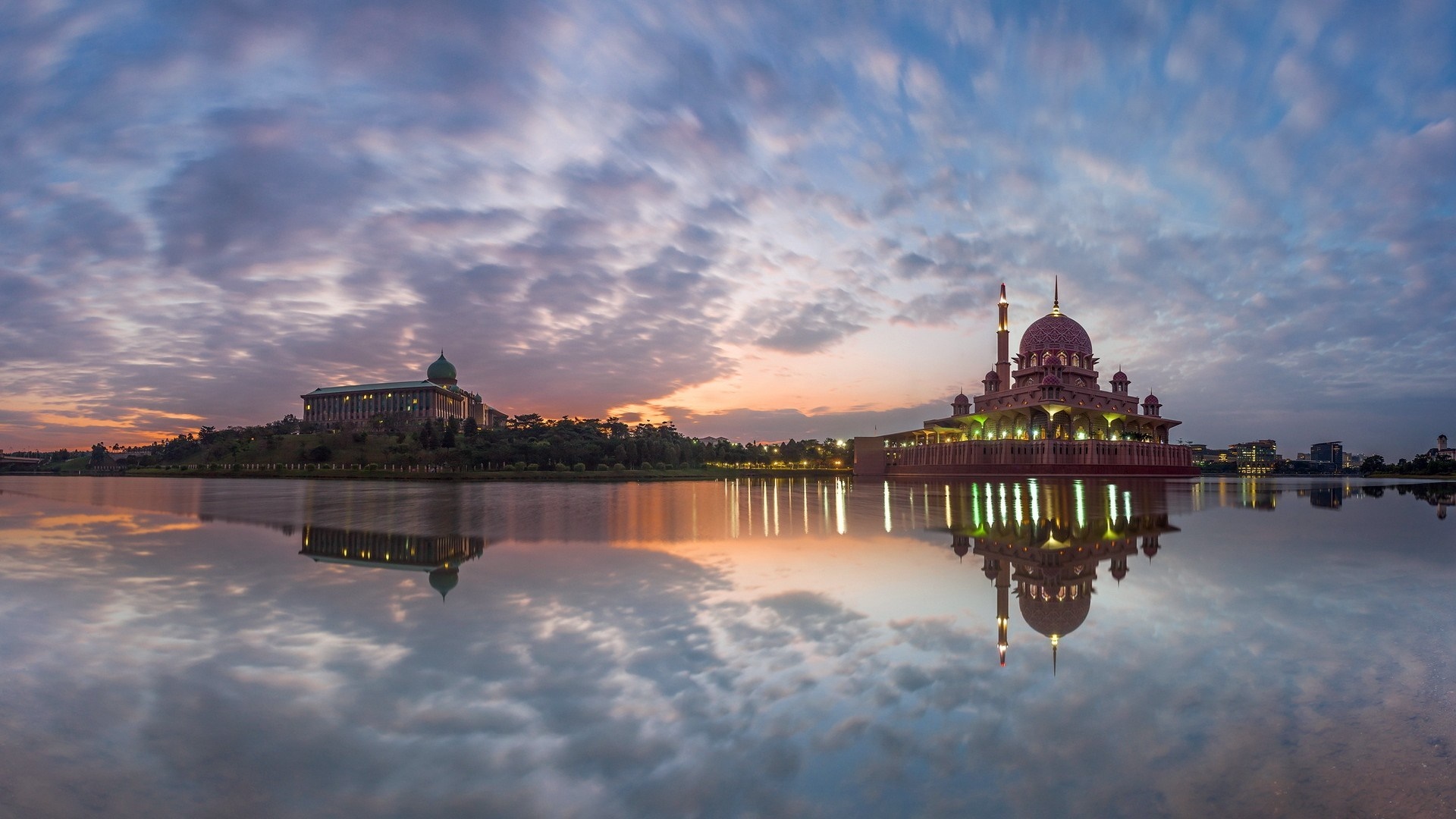 Putra Mosque and Perdana Putra Building reflected in lake at dusk HD Wallpaper