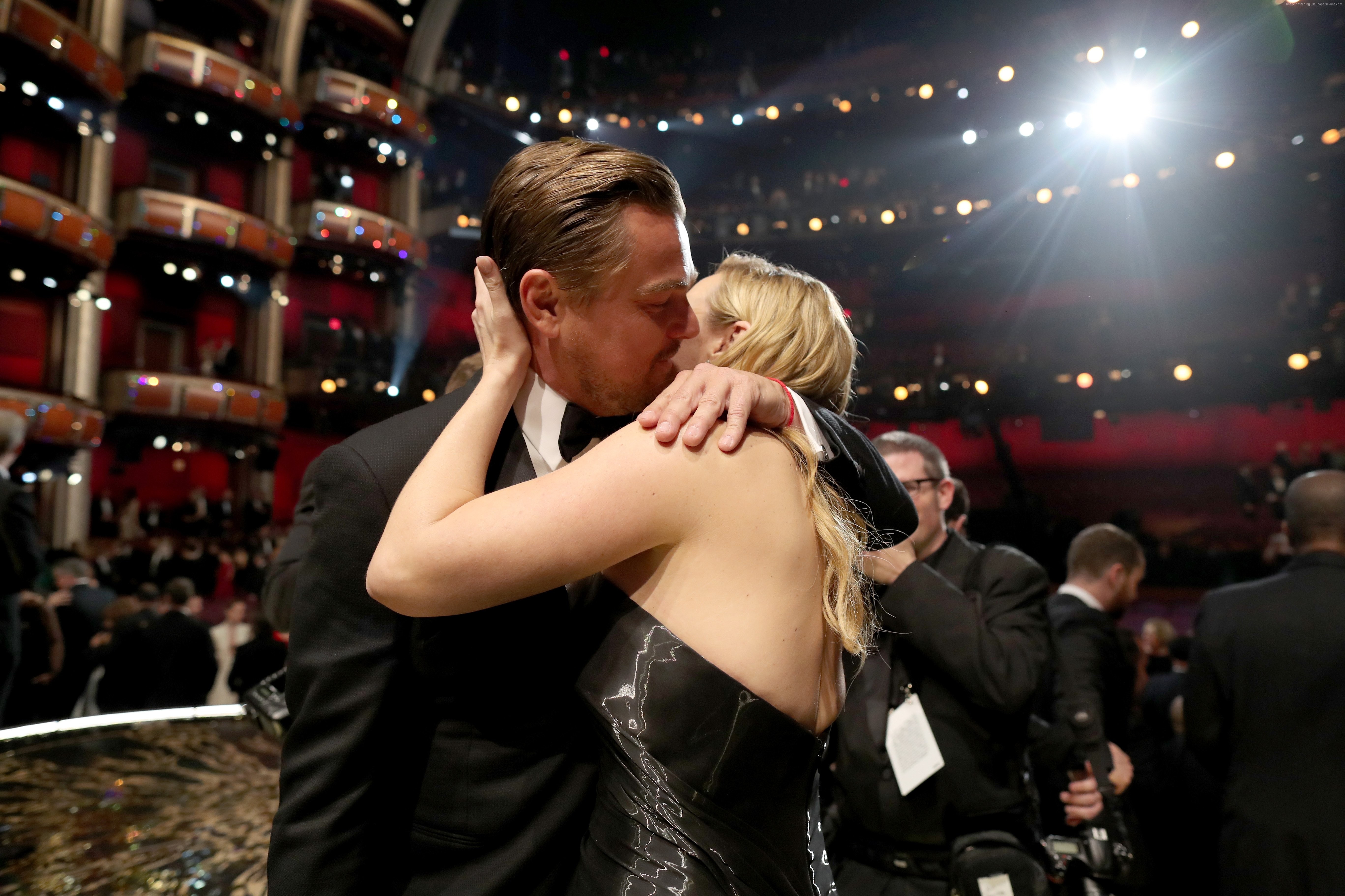 Leonardo DiCaprio and Kate Winslet at the Oscars HD Wallpaper